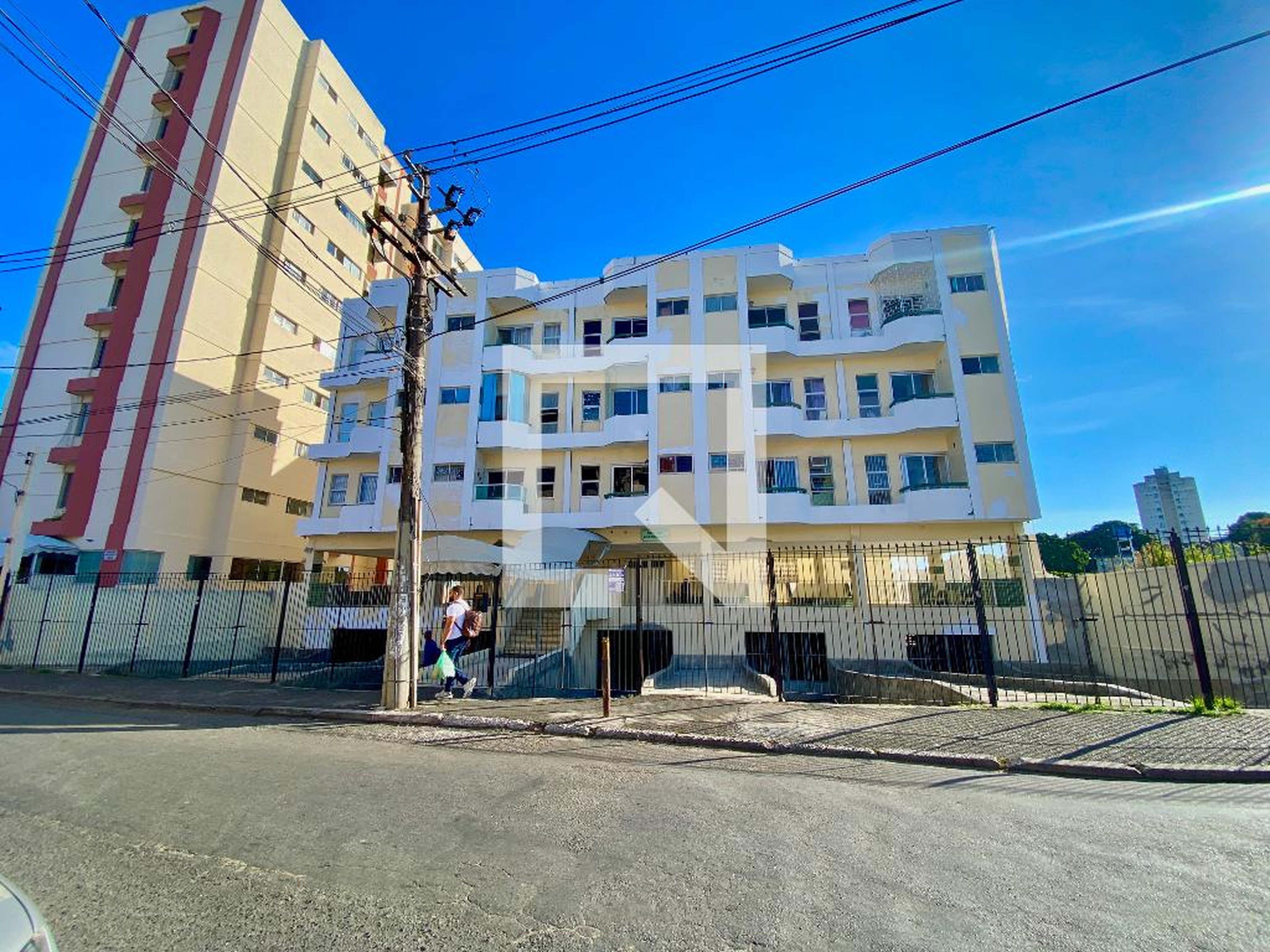 Fachada Condomínio em Rua Cosme de Farias, 73