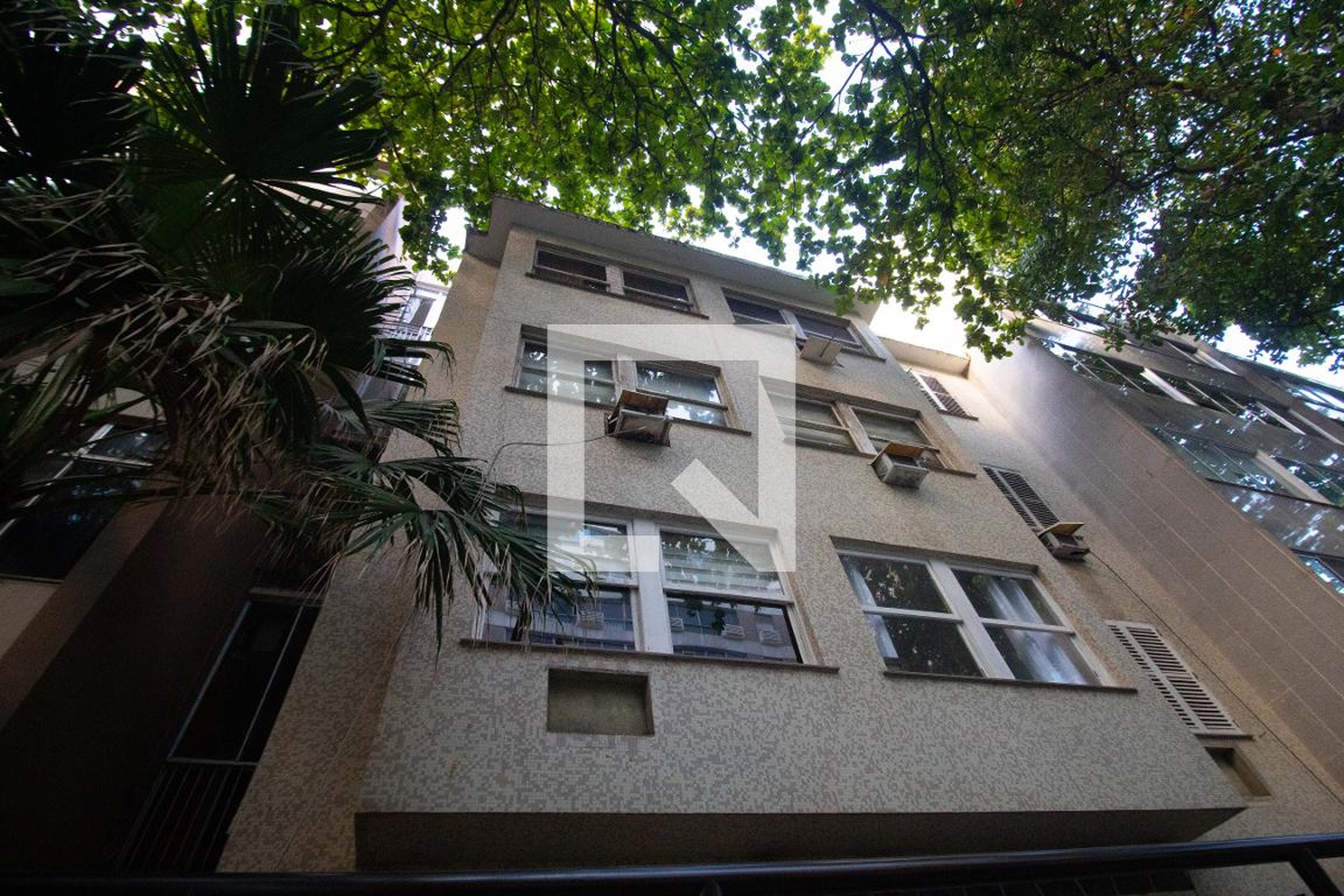 Fachada Condomínio em Rua General Venâncio Flores, 84