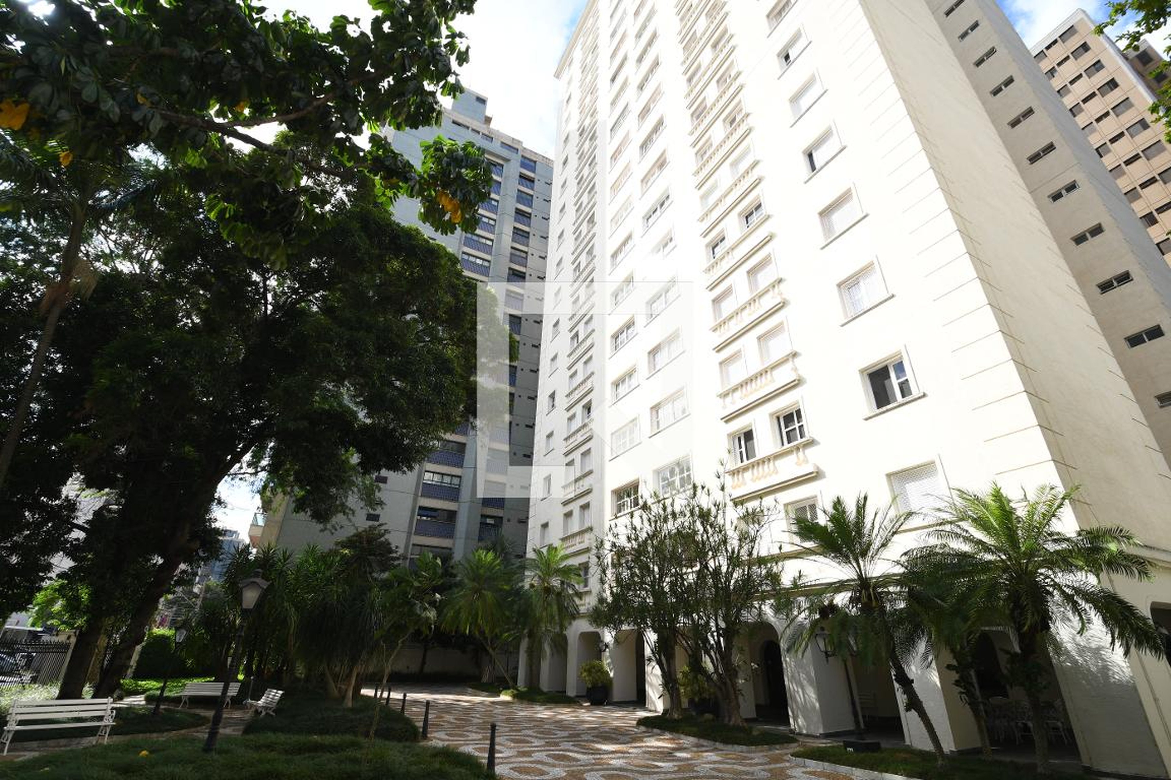 Fachada do Prédio Condomínio em Rua Coronel Quirino, 910