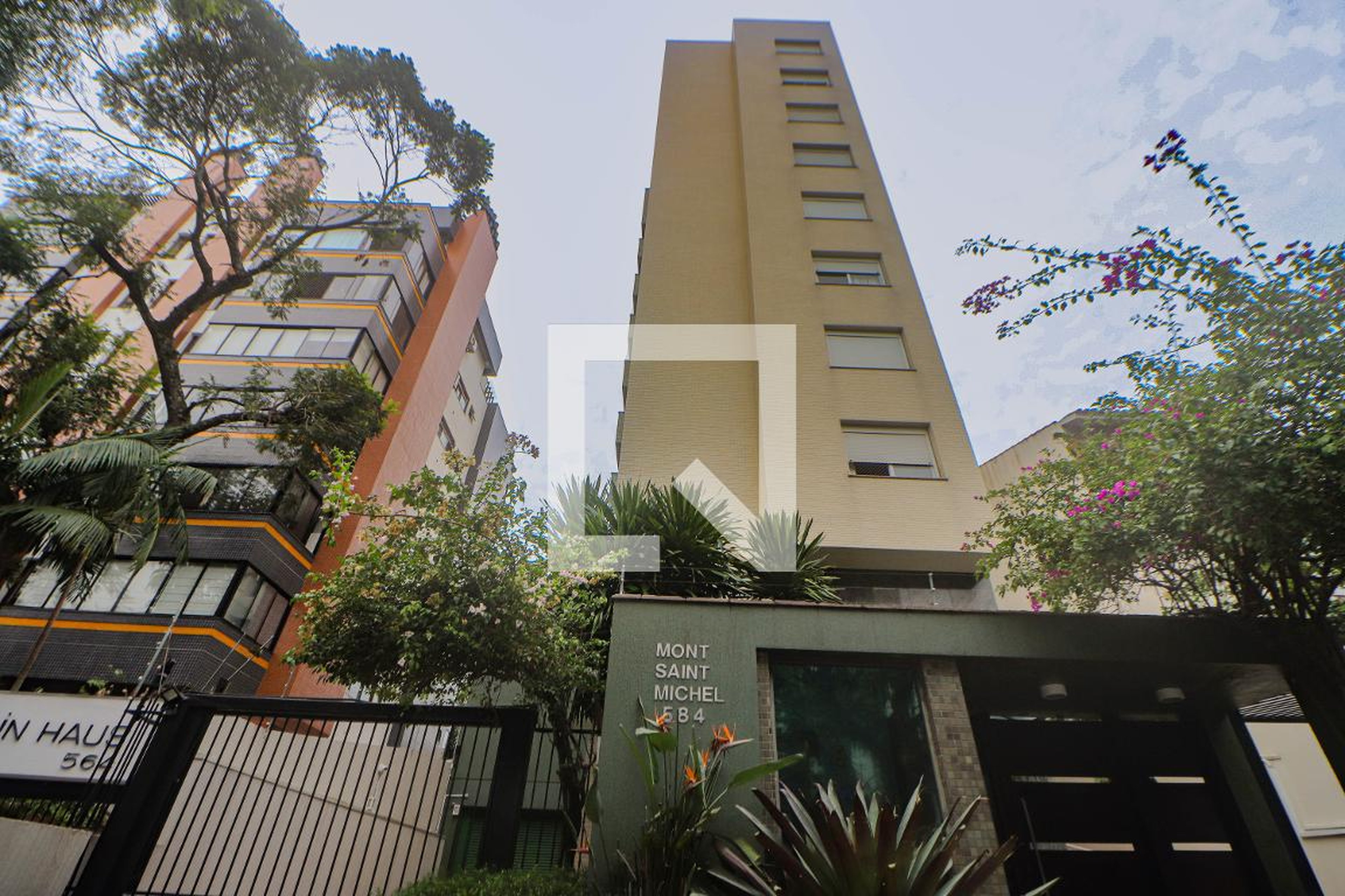 Fachada Condomínio em Rua Carlos Von Koseritz, 584