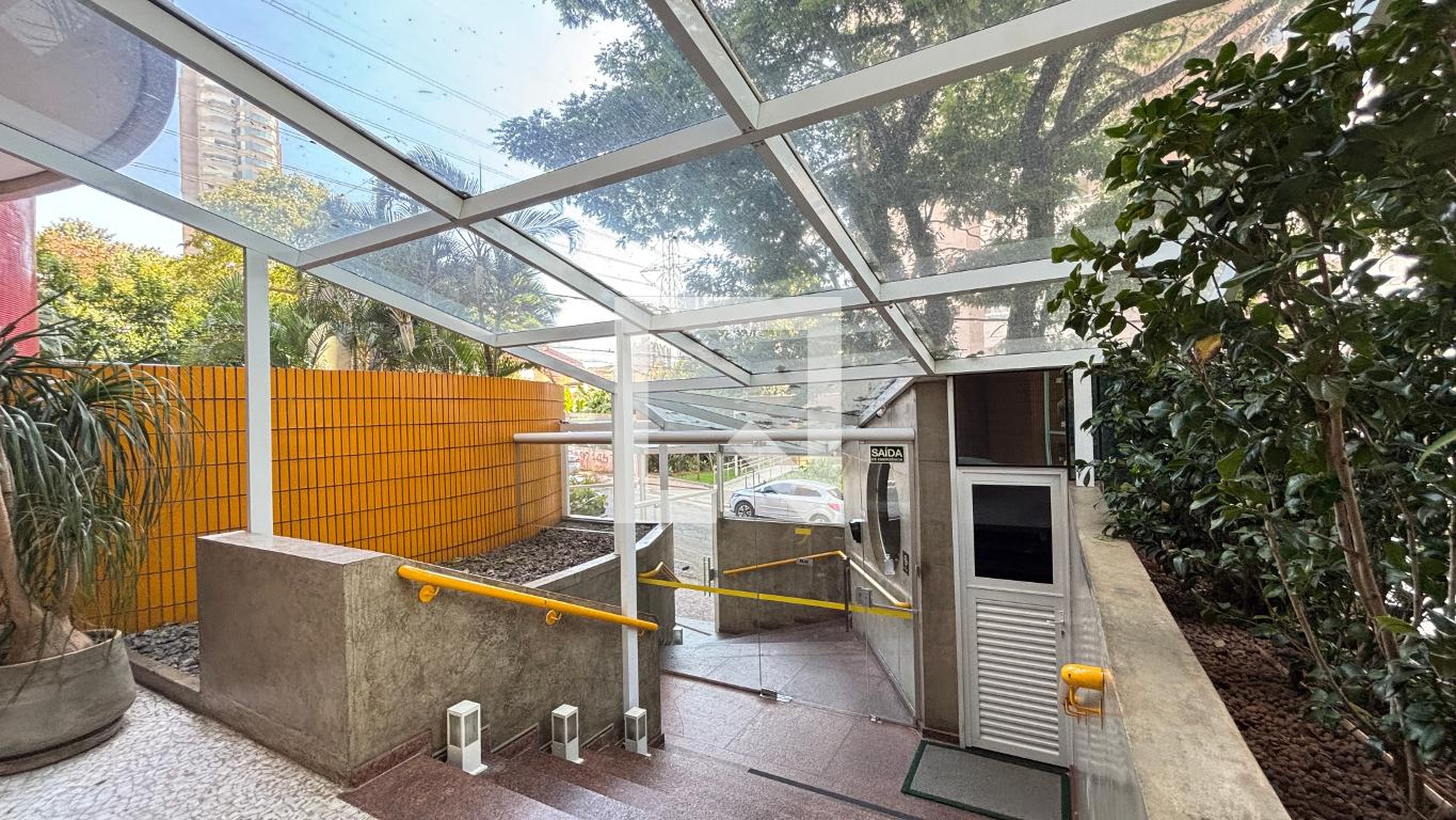 Entrada - Edifício Calder