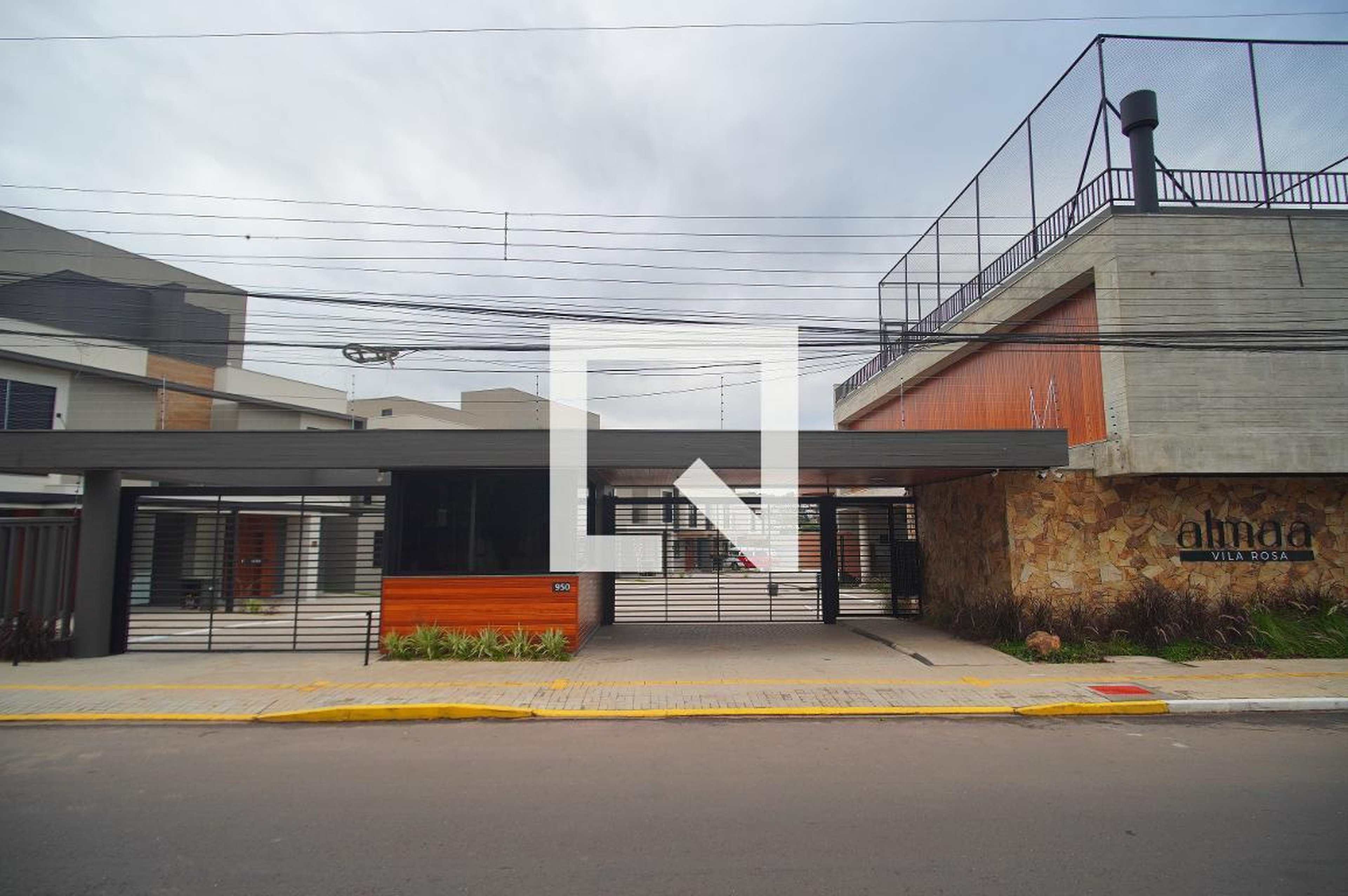 Fachada Condomínio em Rua Onze de Junho, 950