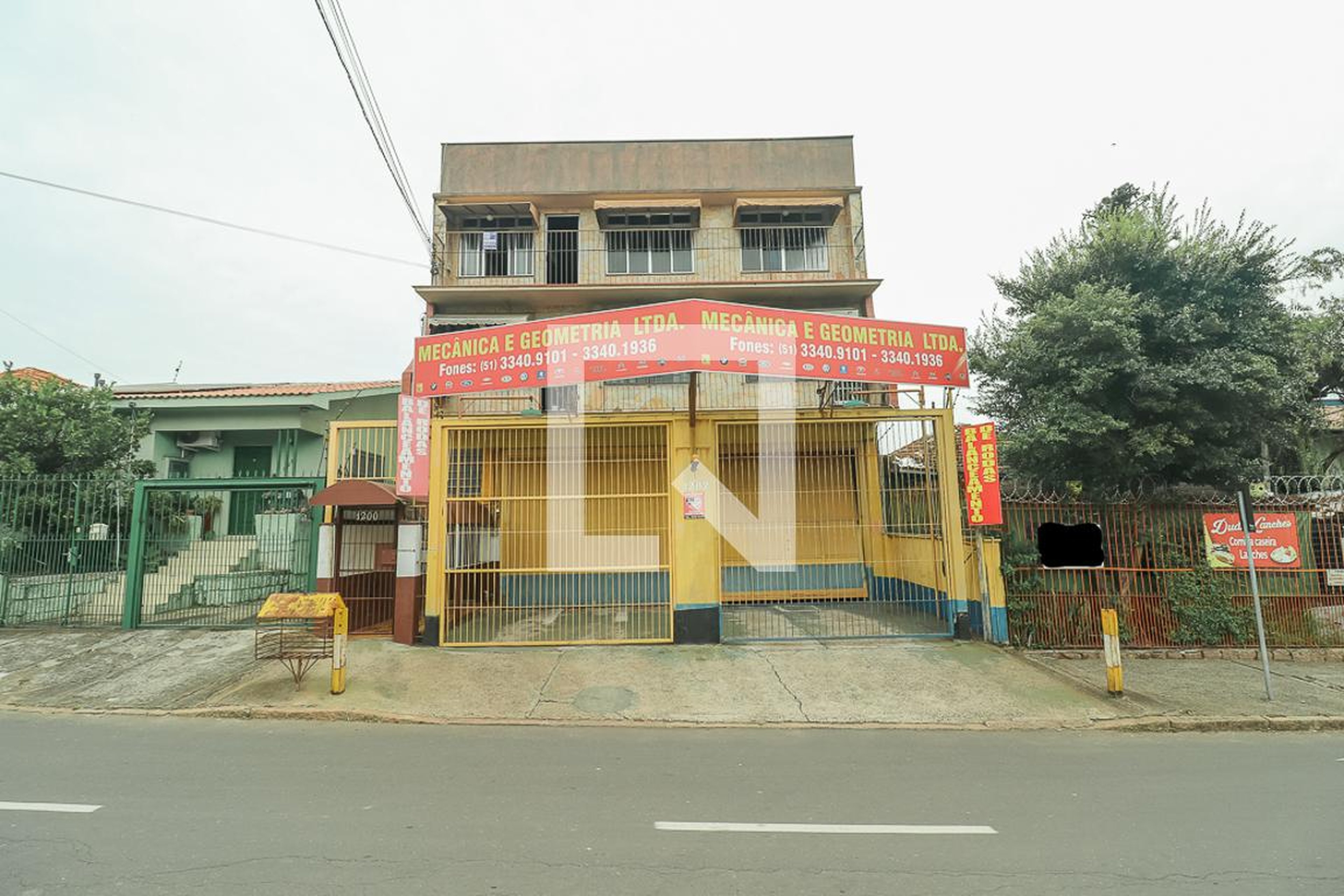 Fachada Condomínio em Rua Joaquim Silveira, 1202