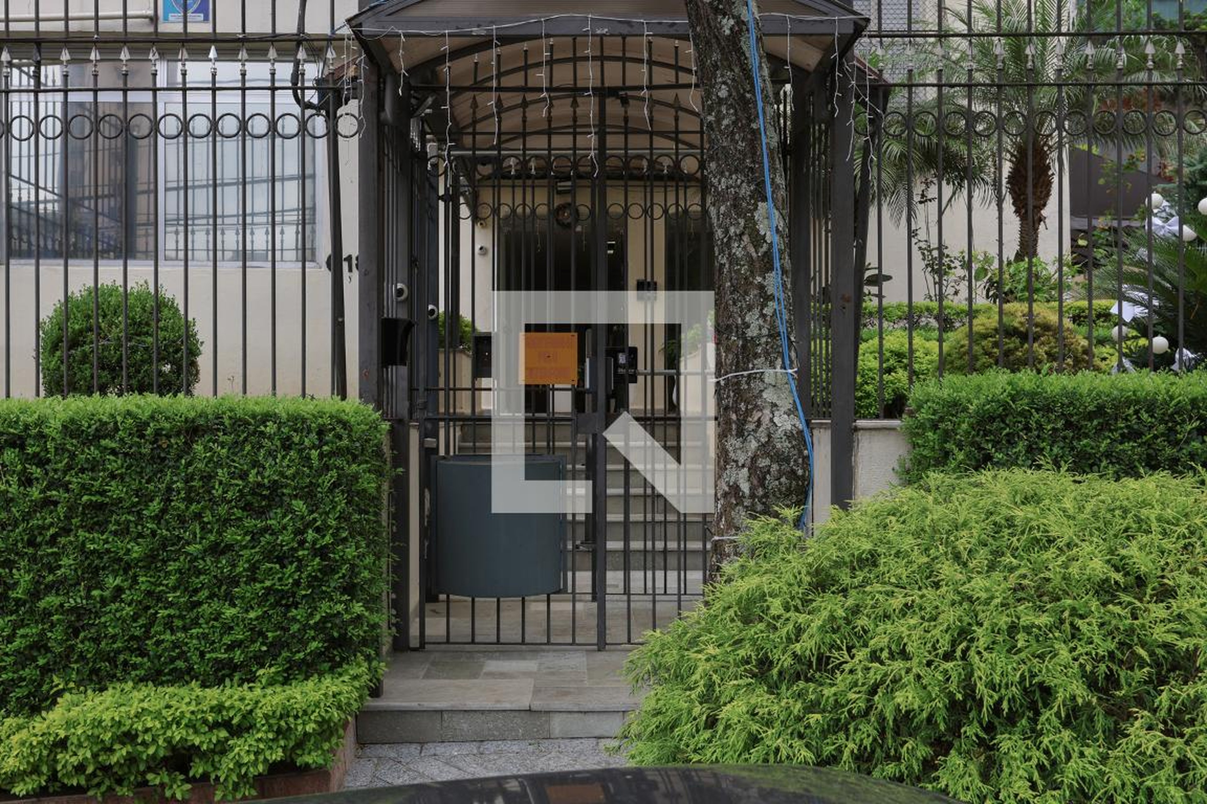 Fachada do condomínio Edifício Francisca Júlia