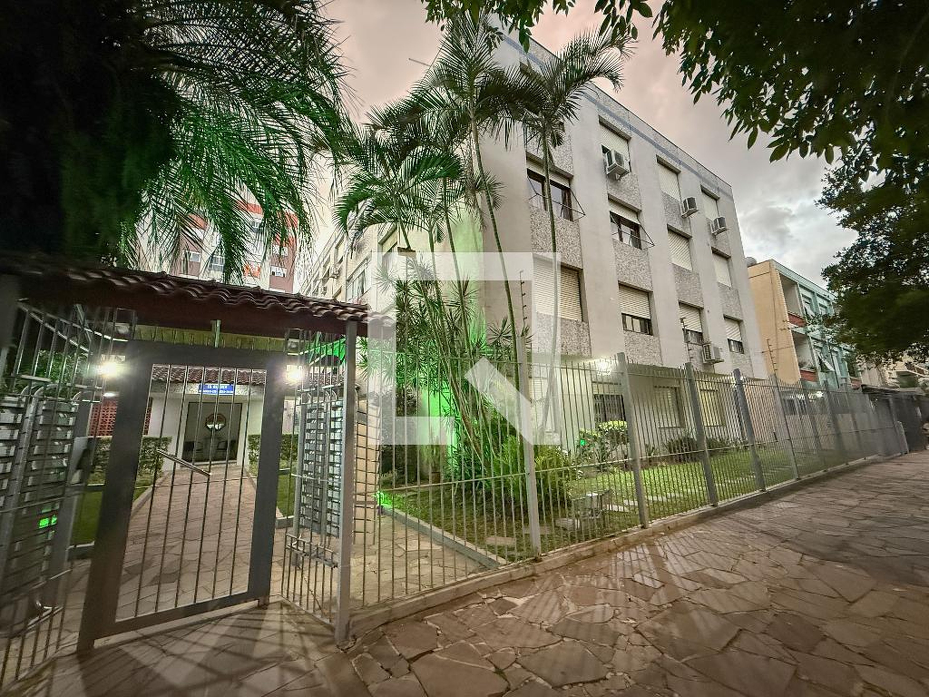 Fachada Condomínio em Rua Adão Baino, 225