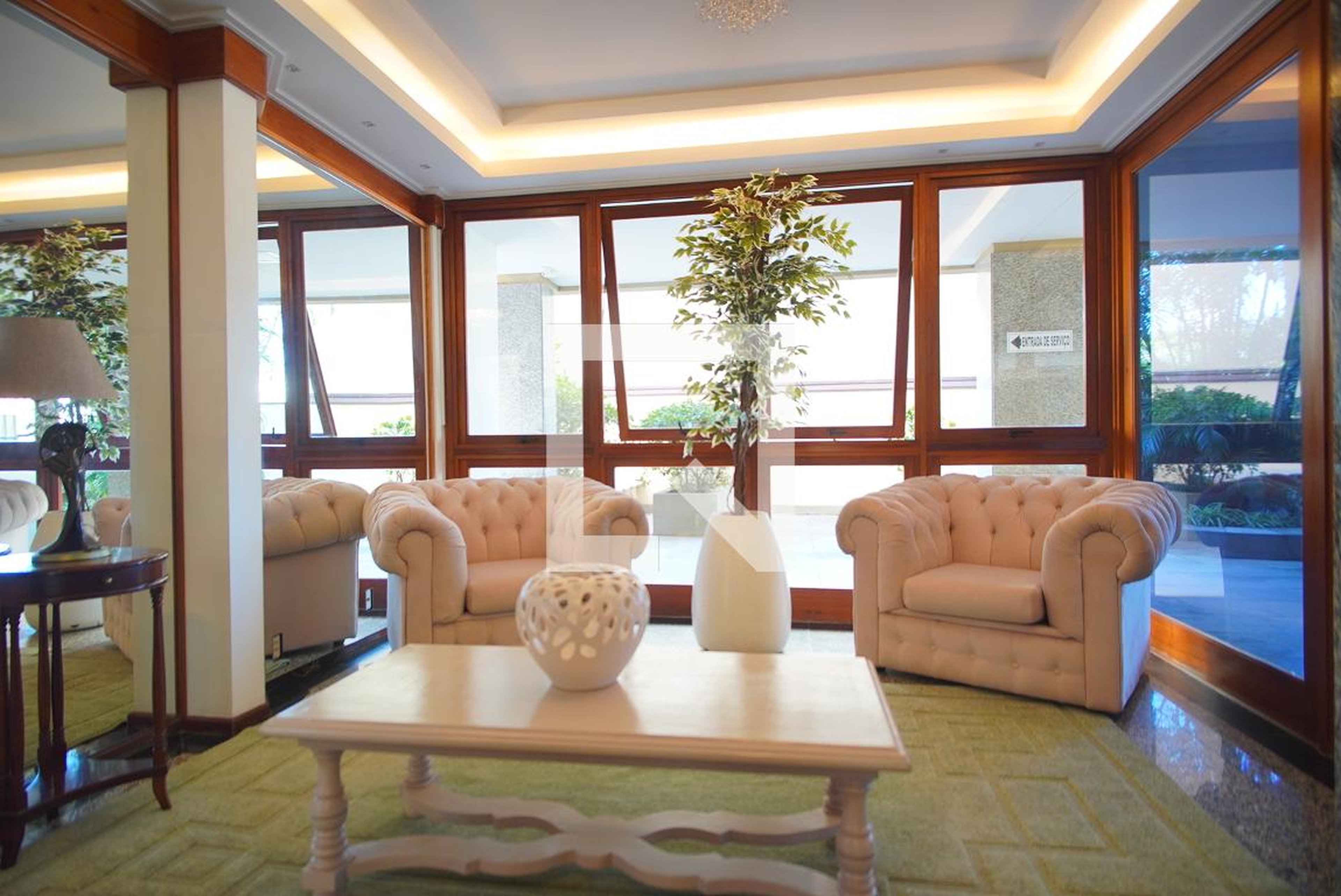 Hall de Entrada Condomínio Sola Pederneiras