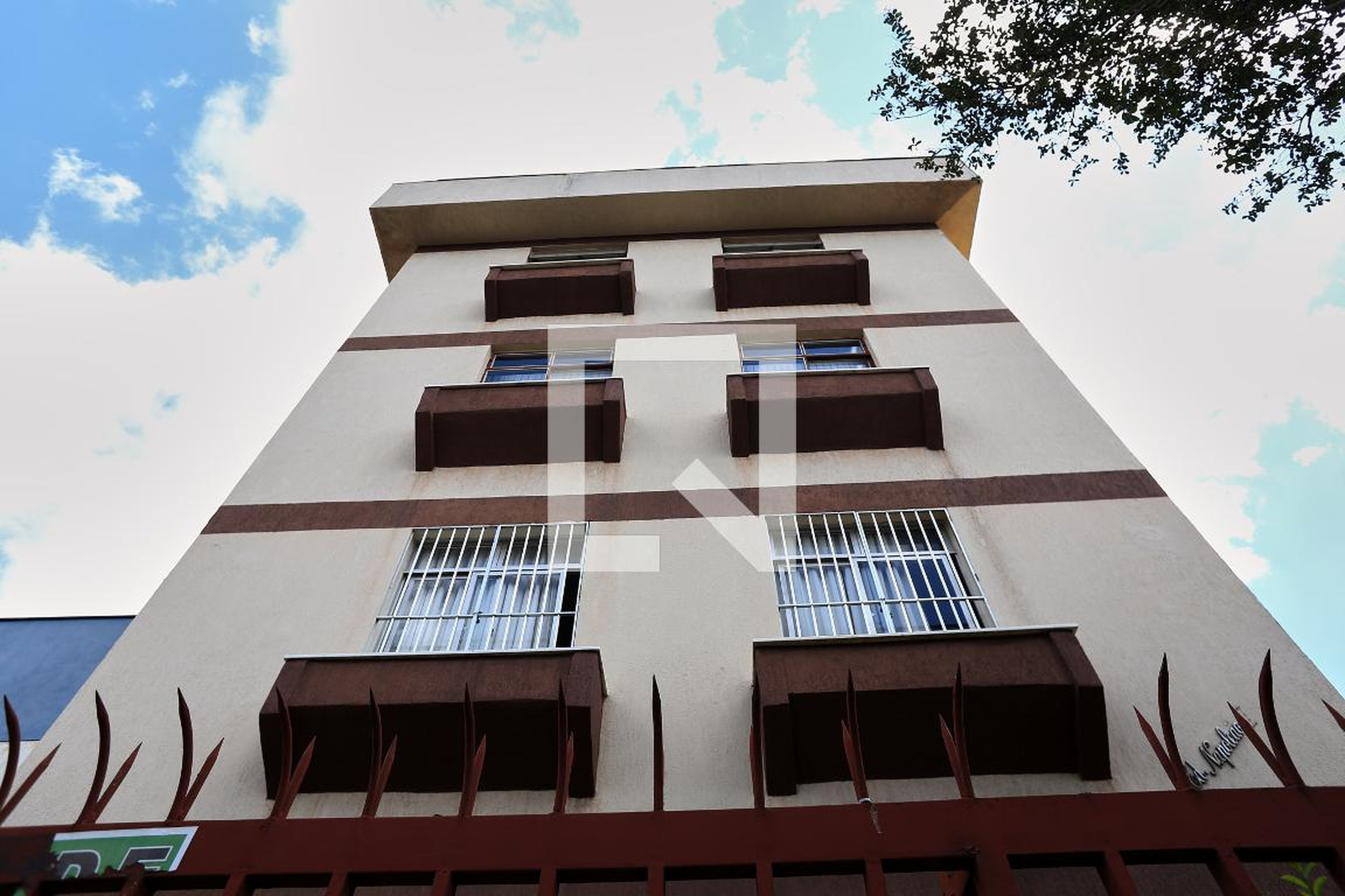 Fachada Condomínio em Rua Itajubá, 681