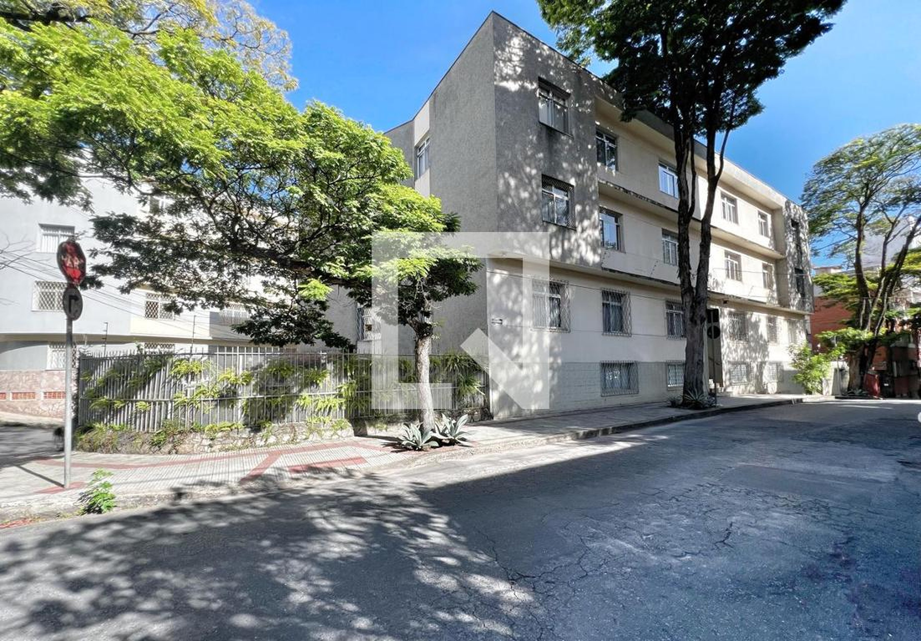 Fachada Condomínio em Rua Coletor Célso Werneck, 200