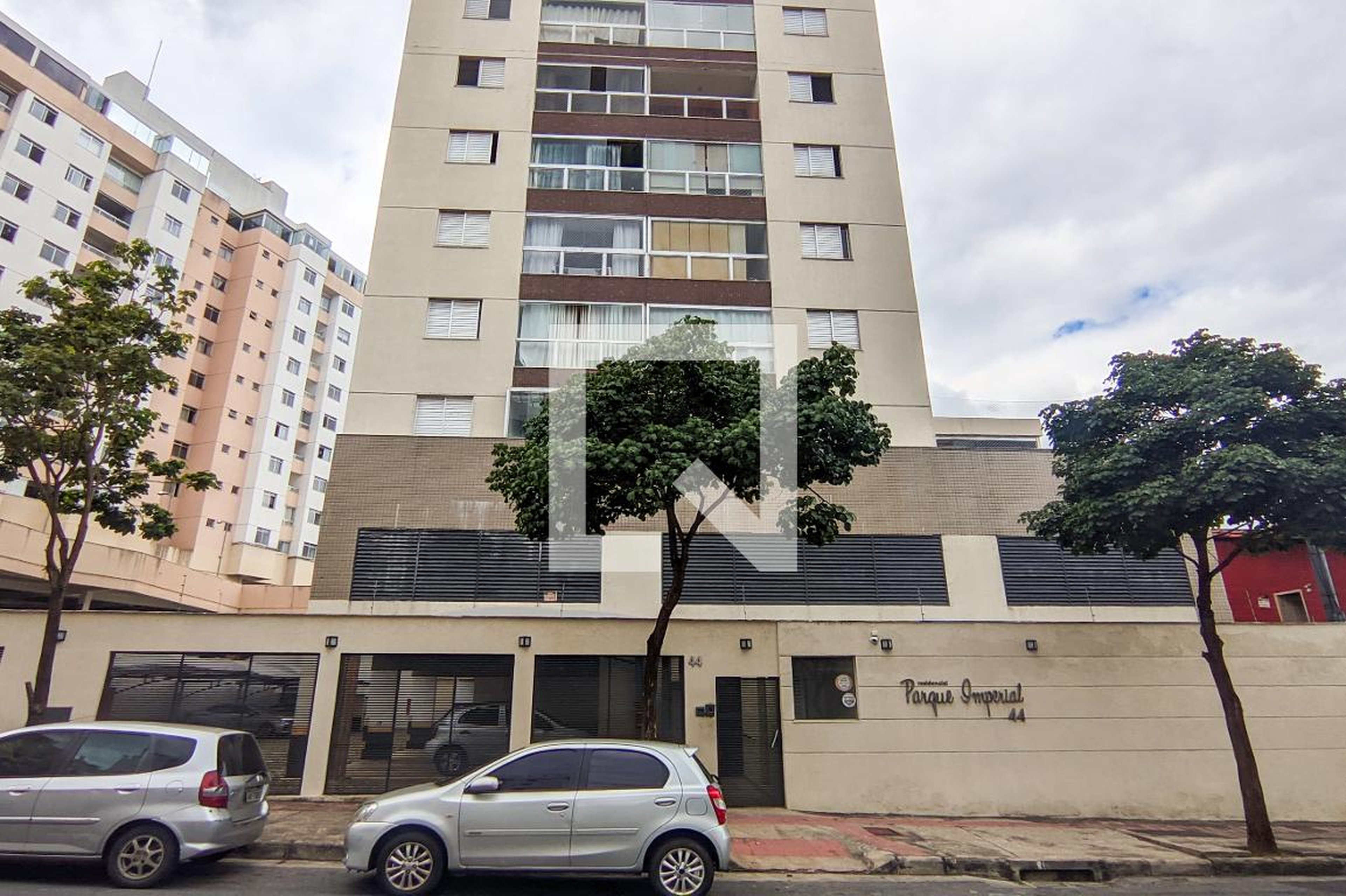 Fachada Condomínio em Rua Wadi José Alau, 44