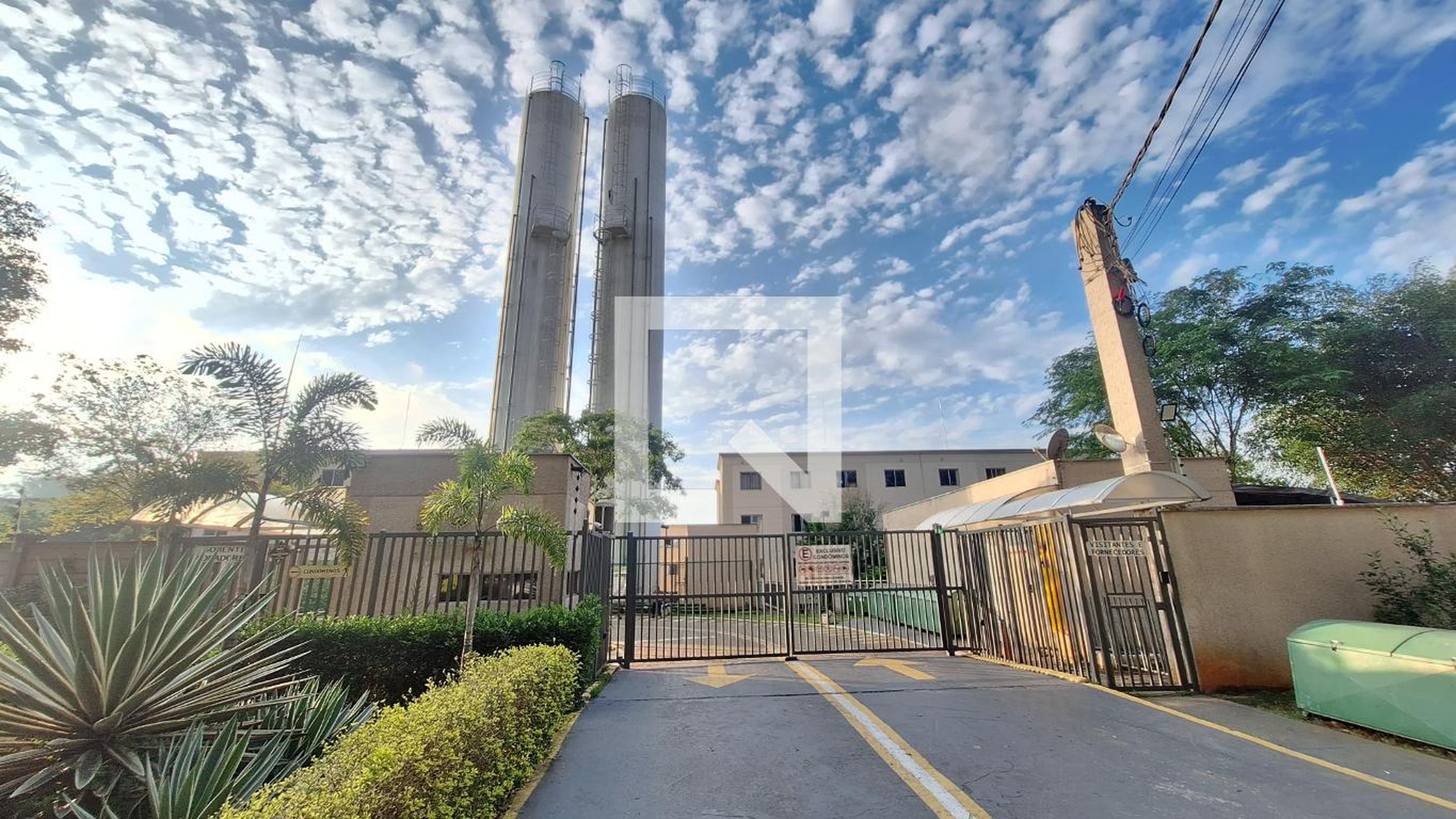 Fachada Condomínio em Rua Agrimensor Sugaya, 1256