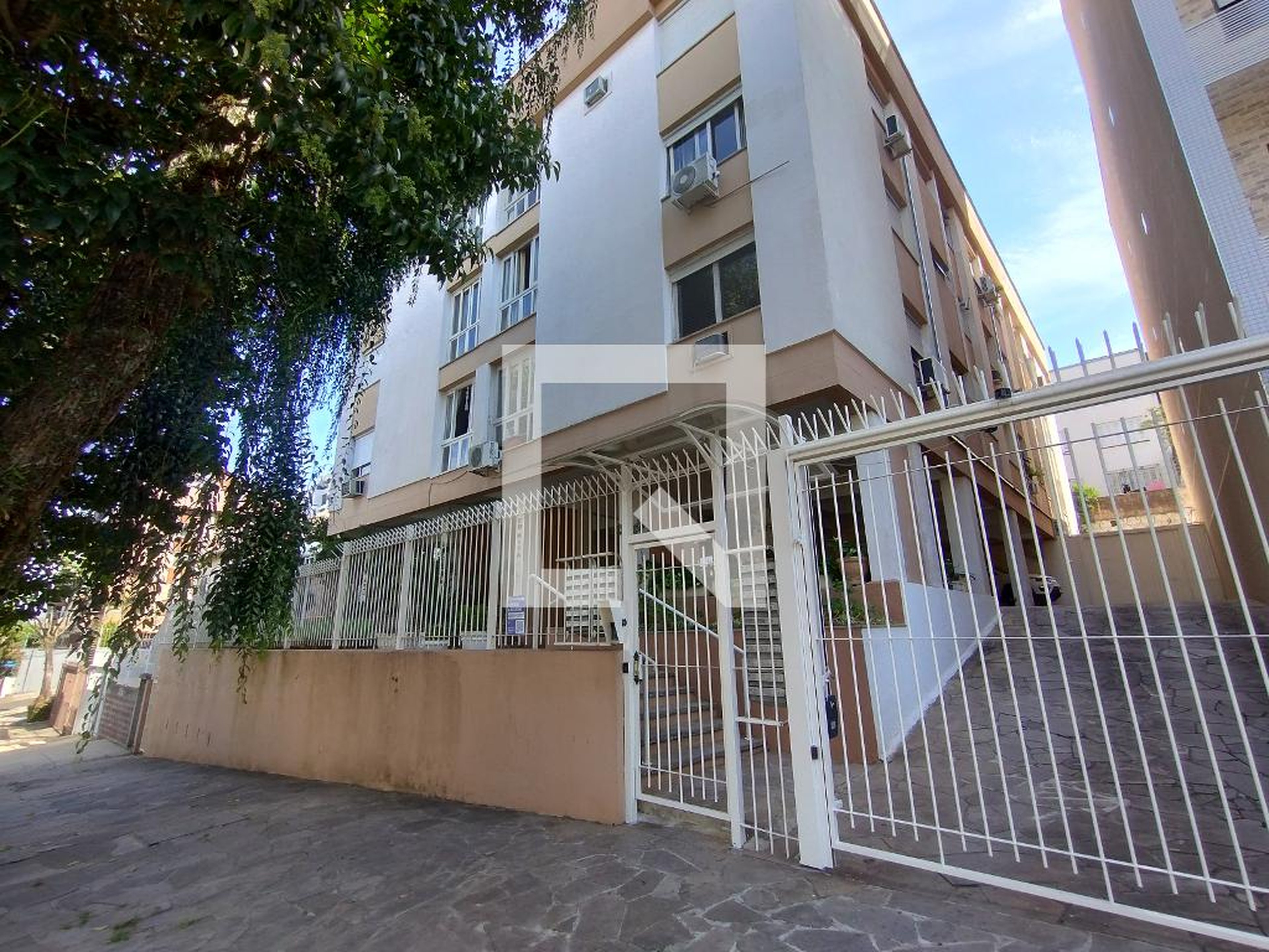 Fachada Condomínio em Rua Dona Oti, 225