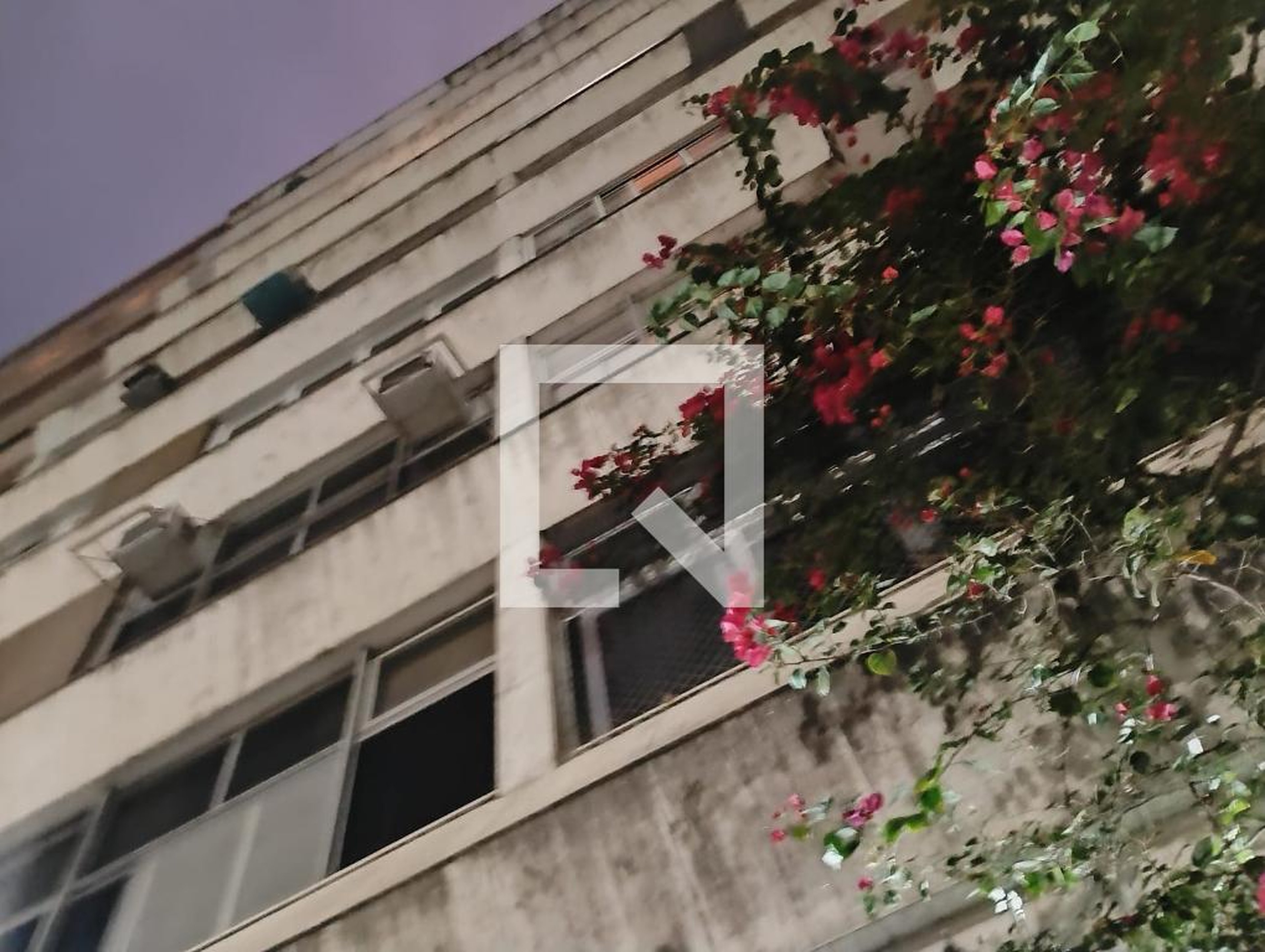 Fachada Condomínio em Rua Teixeira de Melo, 43