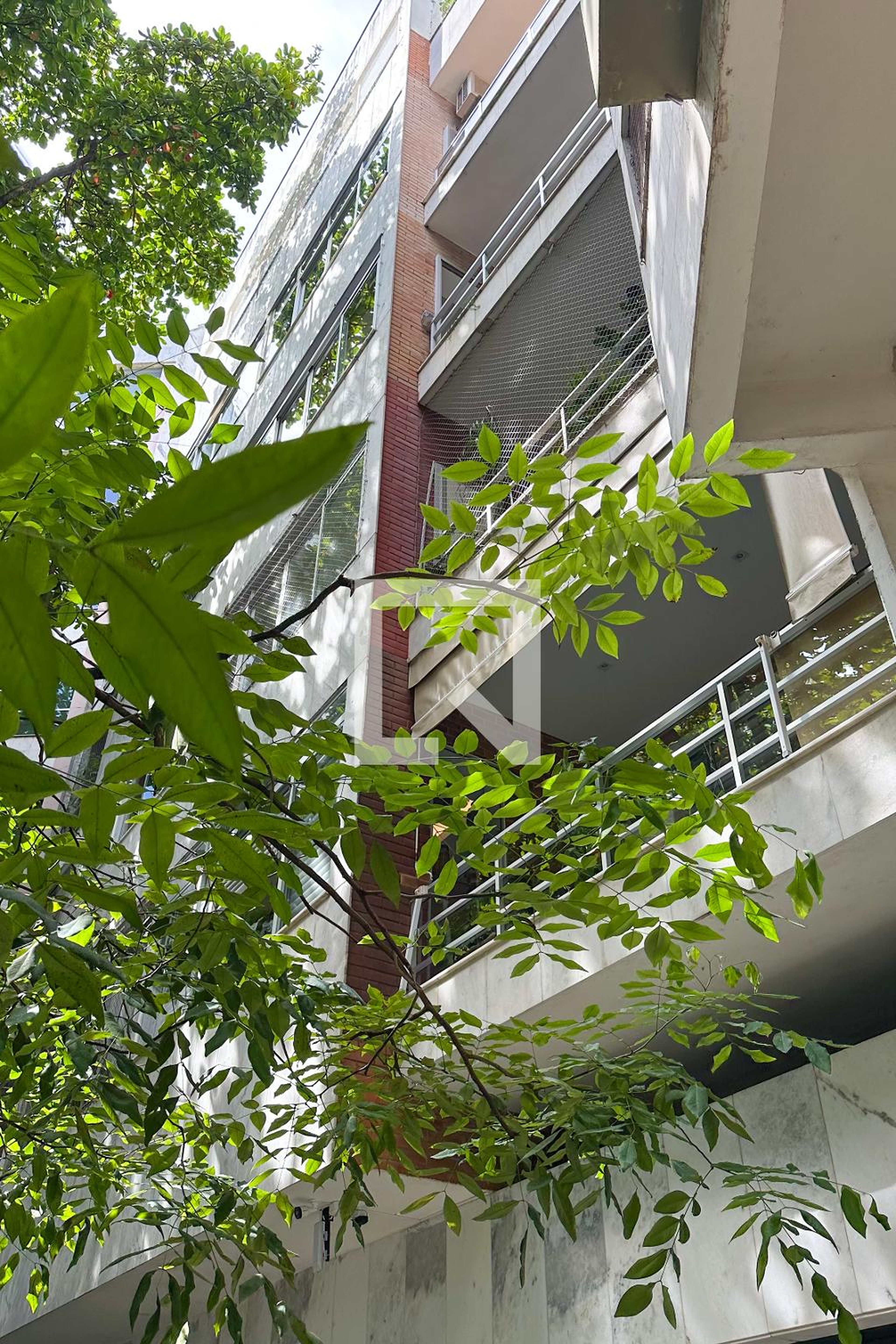 Fachada Condomínio em Rua Desembargador Renato Tavares, 30