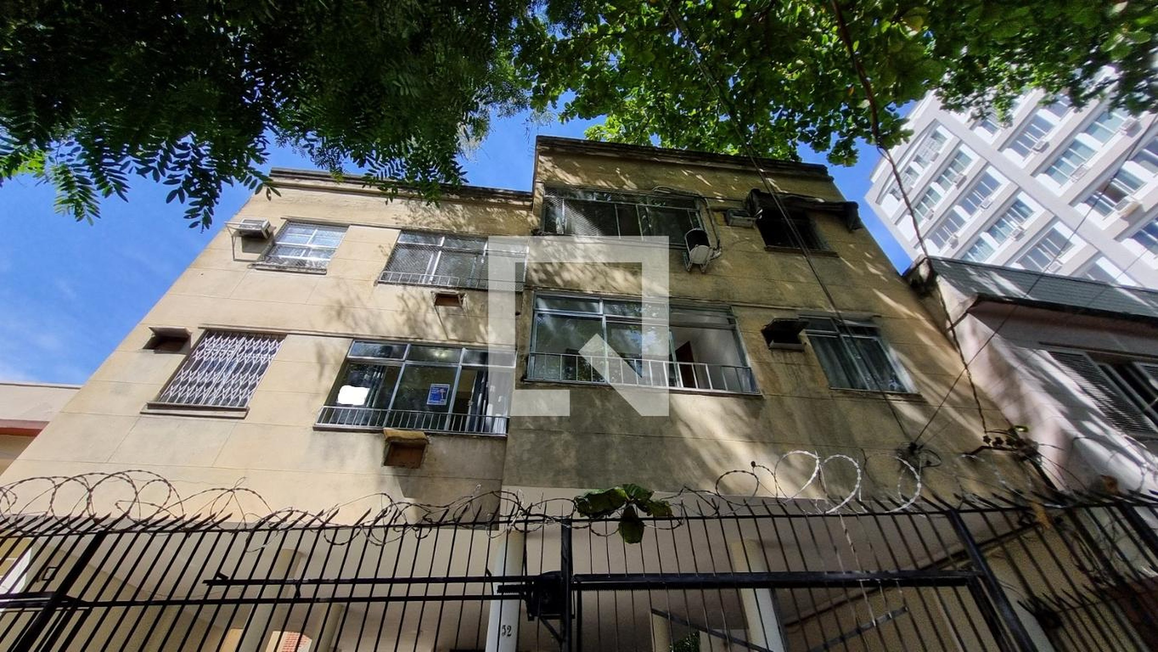 Fachada Condomínio em Rua Meira de Vasconcelos, 52