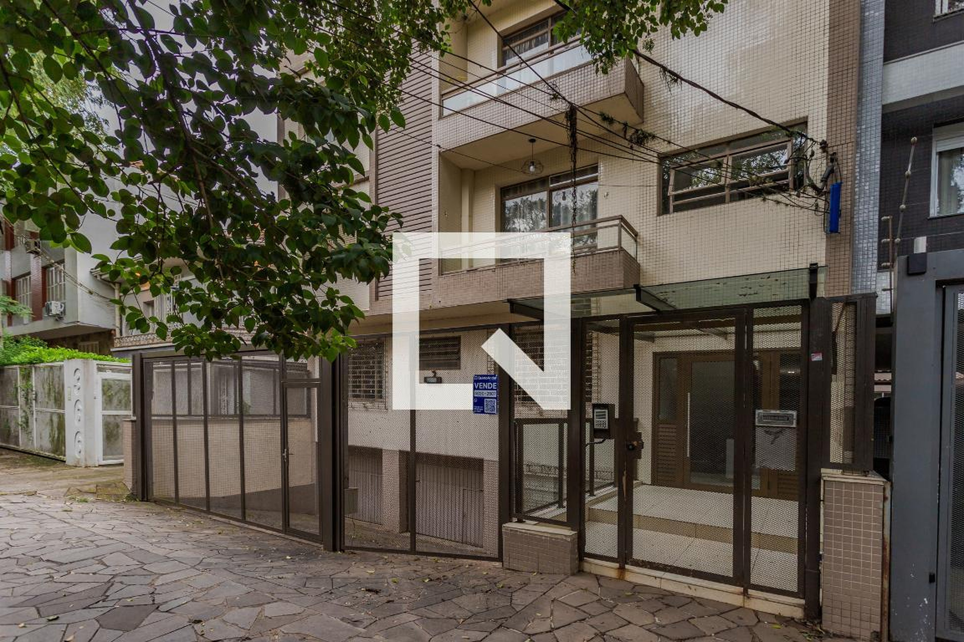 Fachada Condomínio em Rua Dona Leopoldina, 374