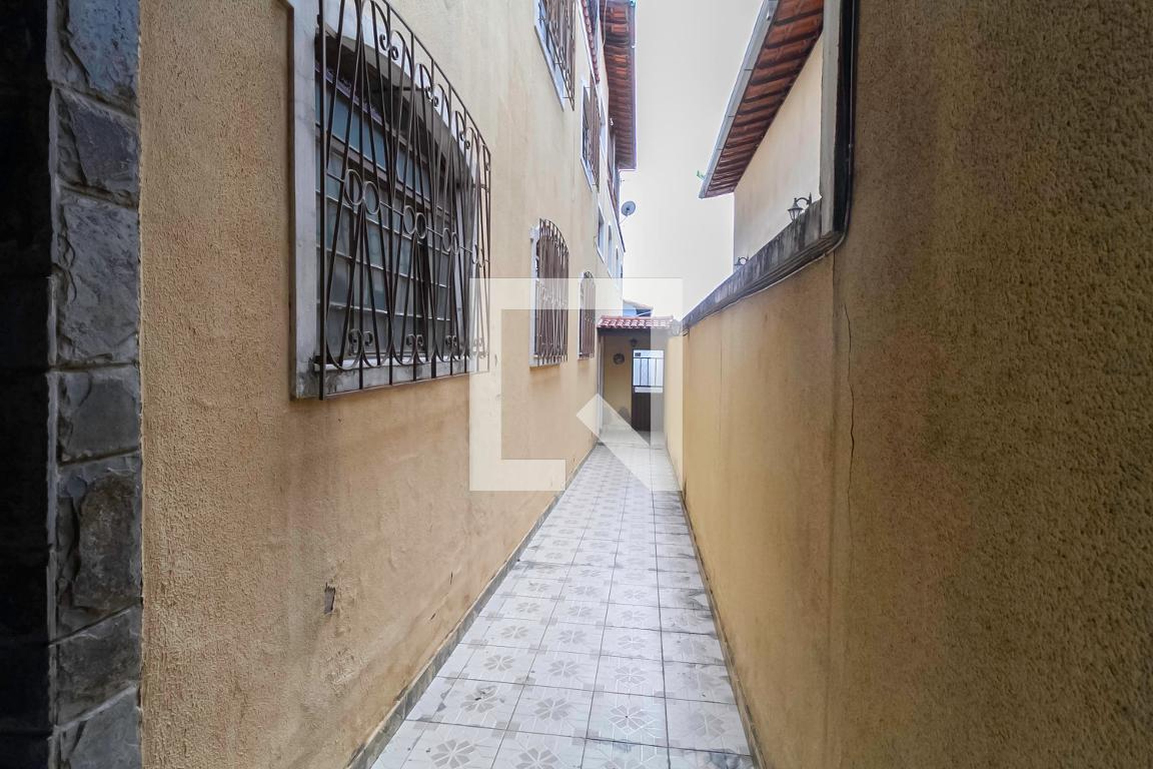 Entrada Condomínio em Rua Frei Antônio do Desterro, 112