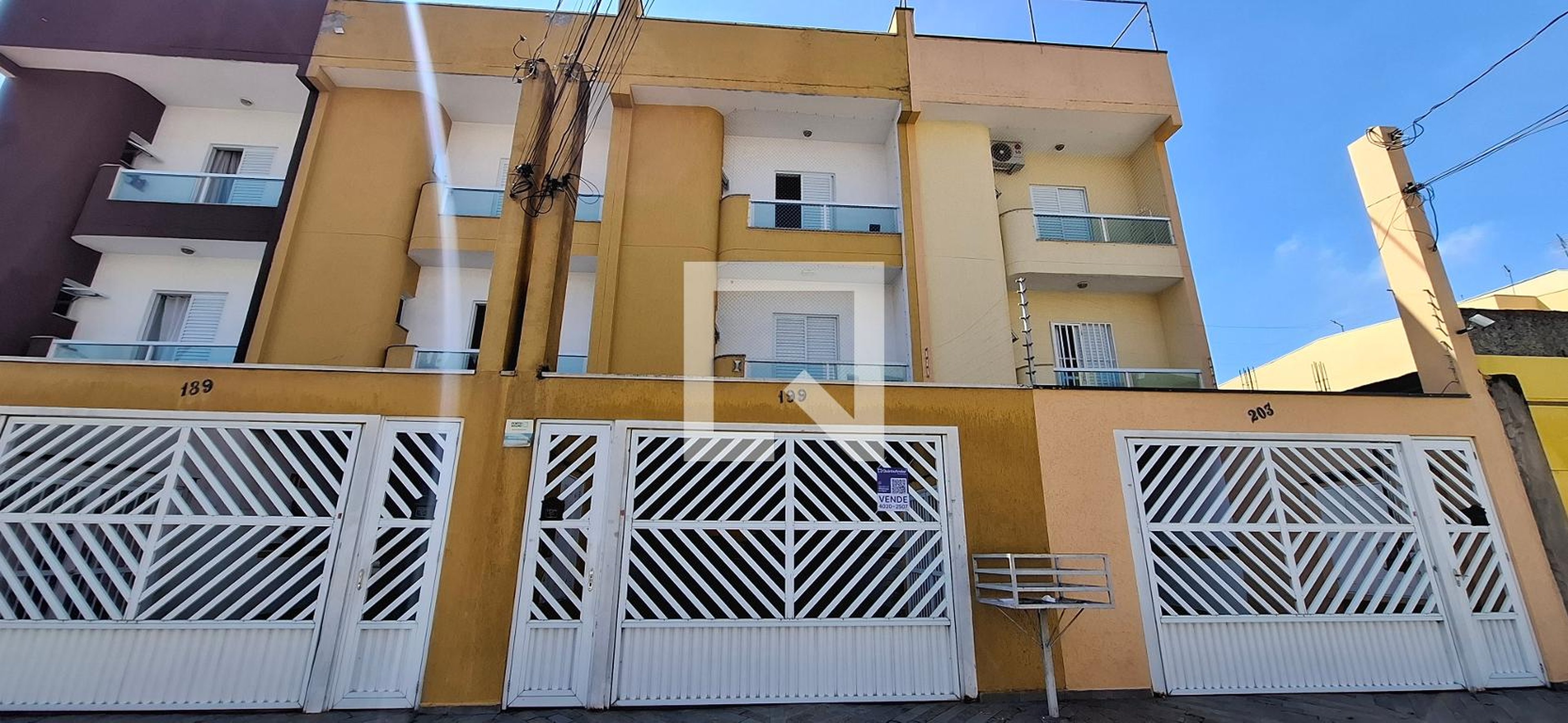 Fachada Condomínio em Rua Coroados, 199