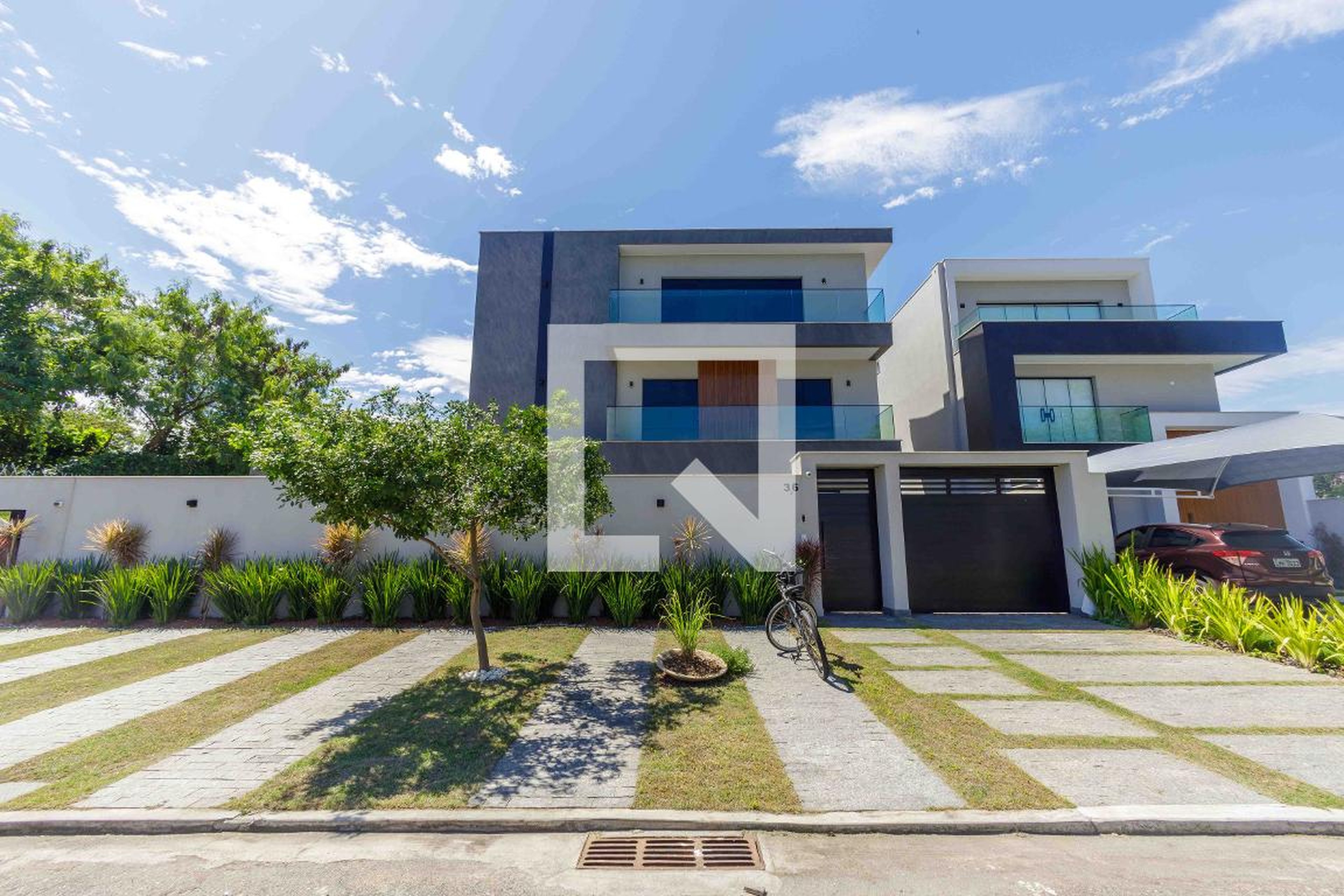 Fachada Condomínio em Rua Orlando Madeira de Lei, 36