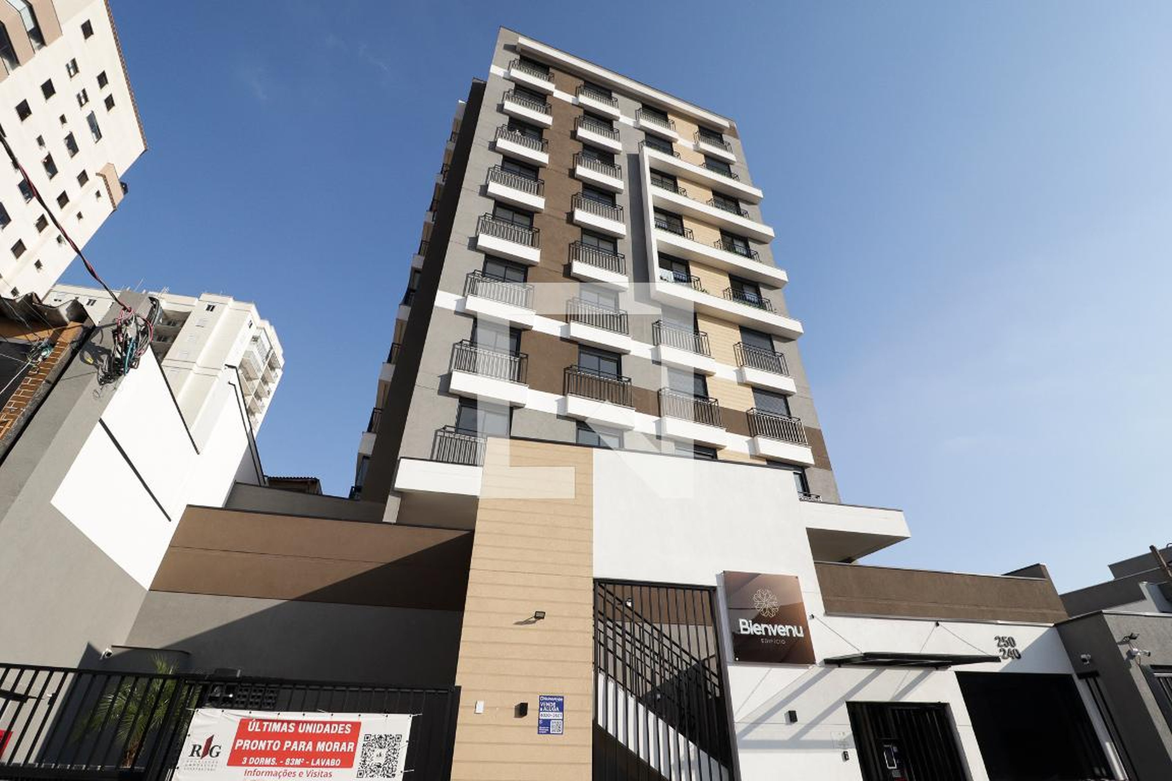 Fachada Condomínio em Rua Pierre Bienvenu Noailles, 240