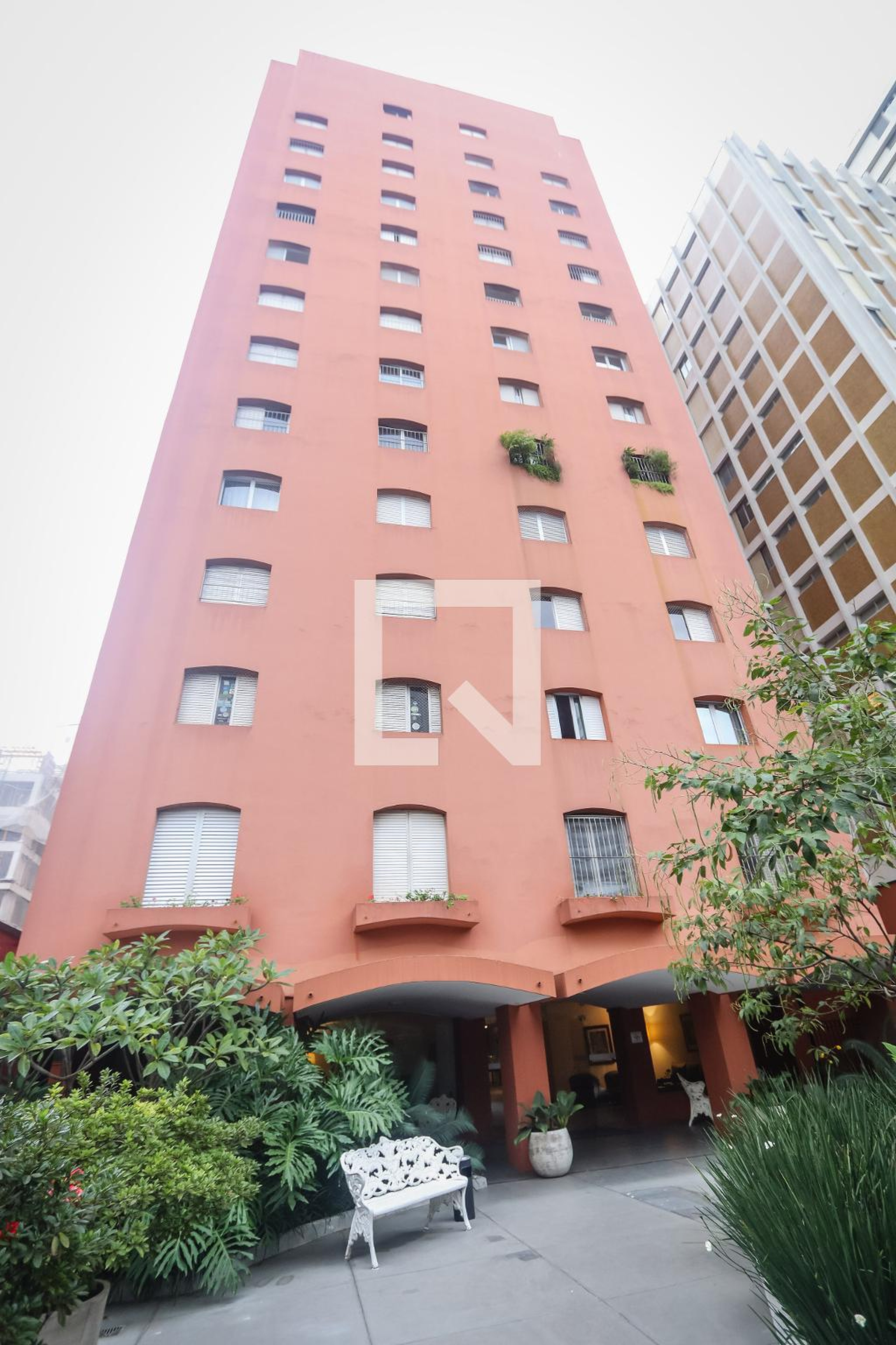 Predio Condomínio em Rua da Consolação, 3264