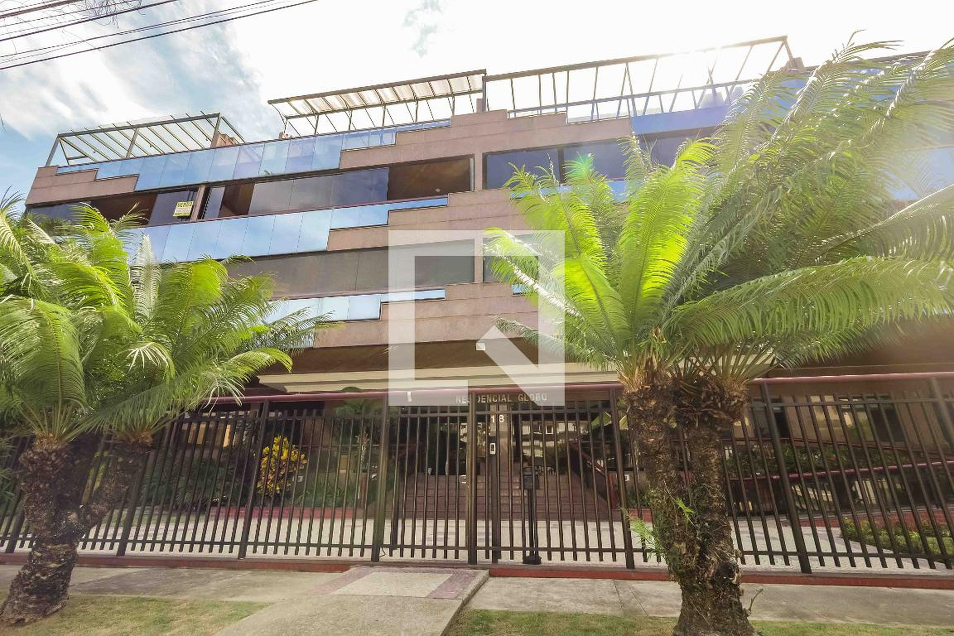 Fachada Condomínio em Estrada Benvindo de Novaes, 181