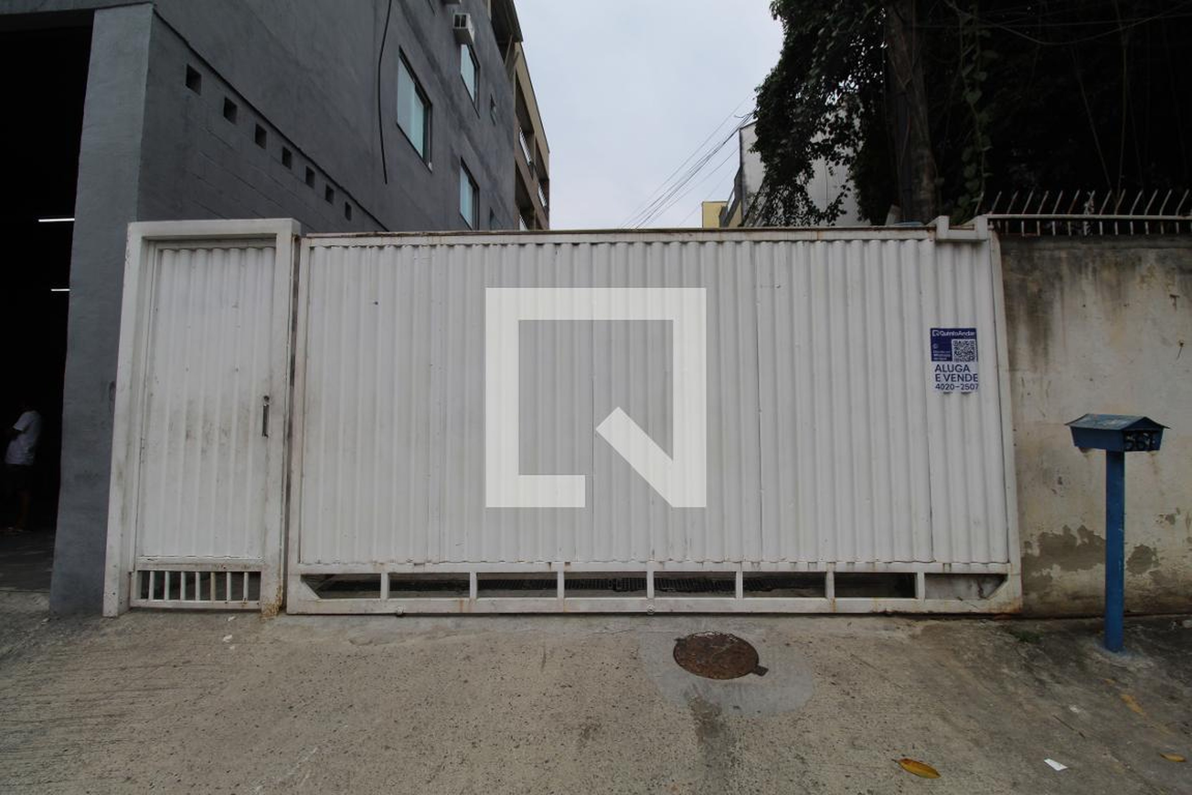 Fachada do condomínio Condomínio em Estrada Curipos, 561