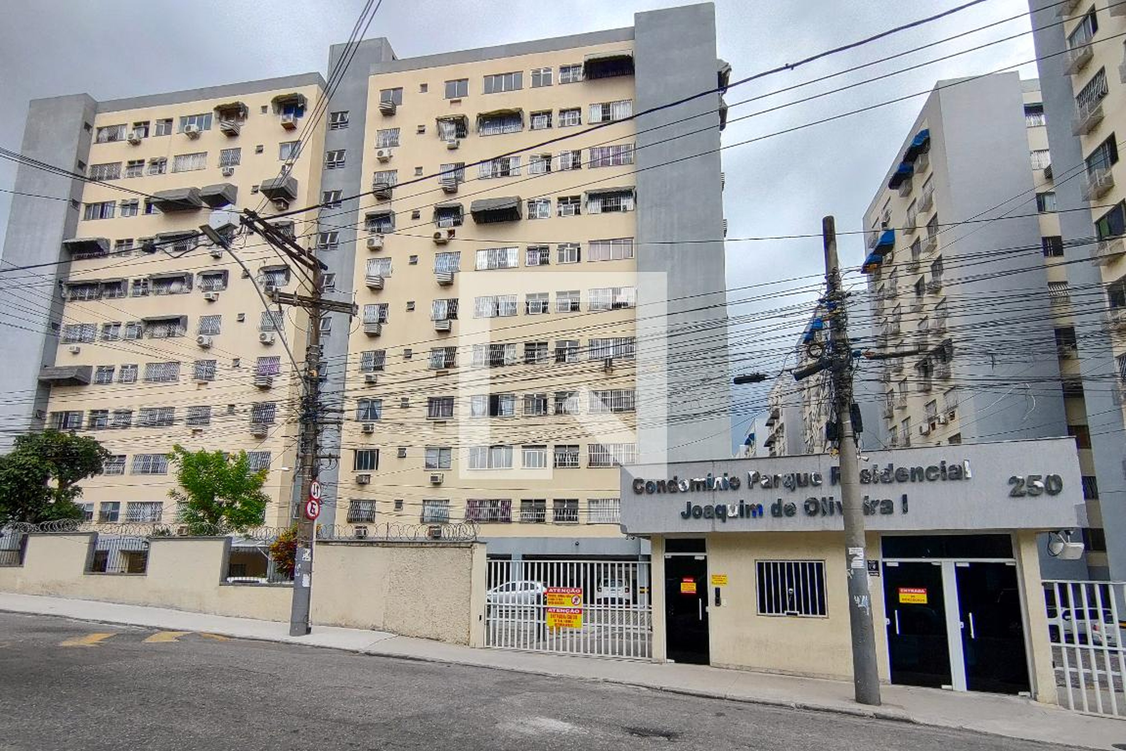 Fachada do condomínio Condomínio Joaquim de Oliveira