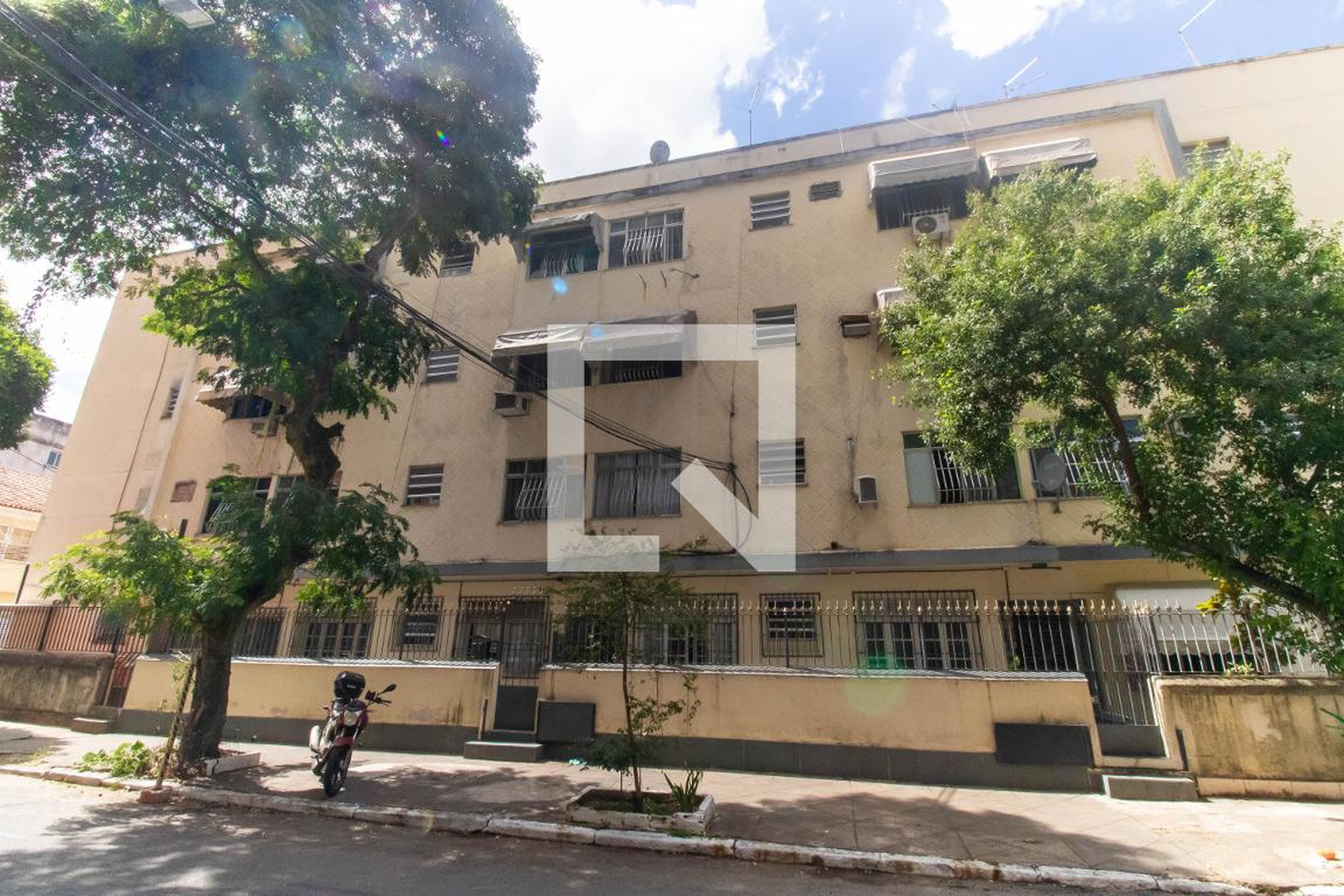 Fachada Condomínio em Rua Santos Dumont, 65