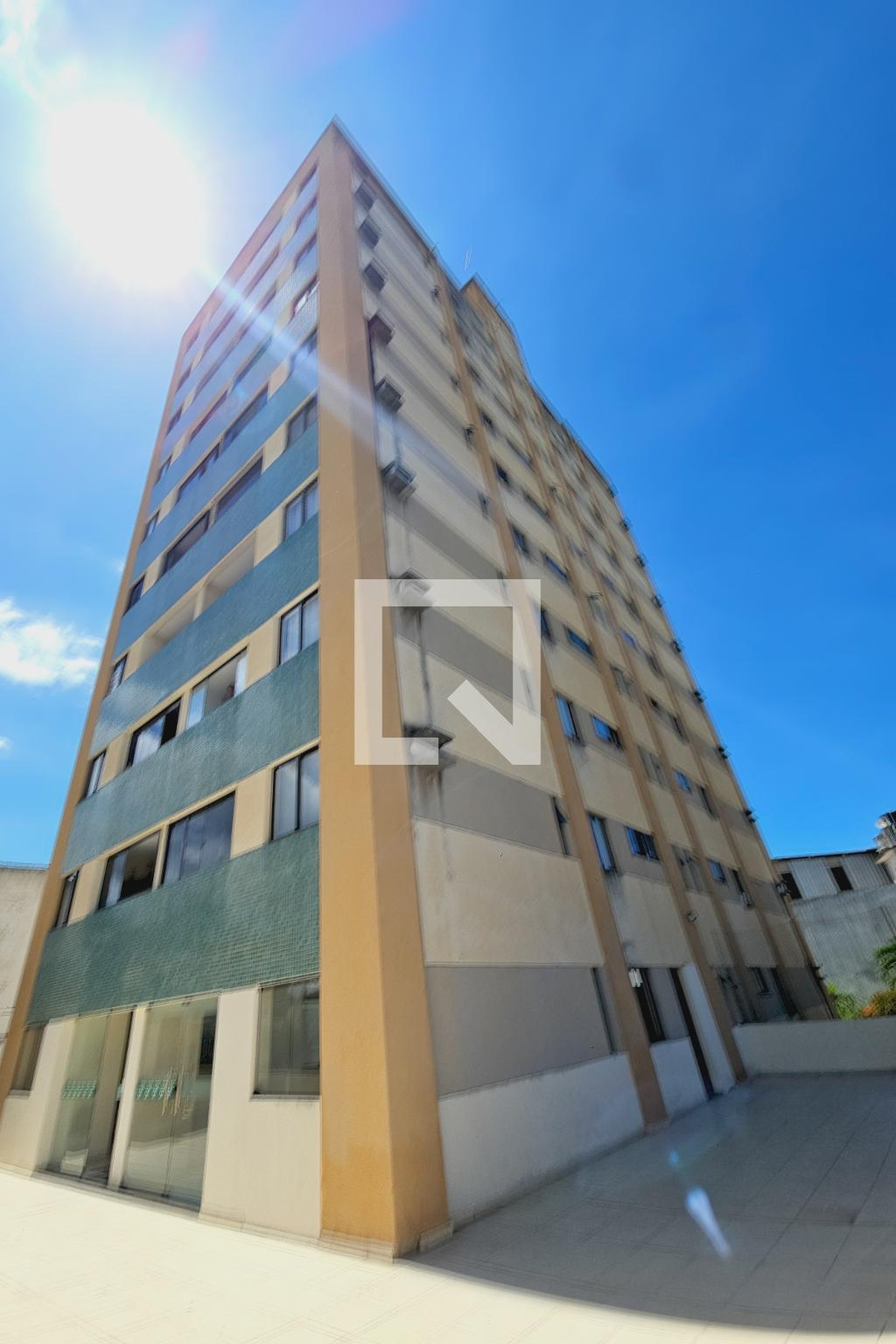 Fachada Condomínio em Rua André Gonçalves, 136