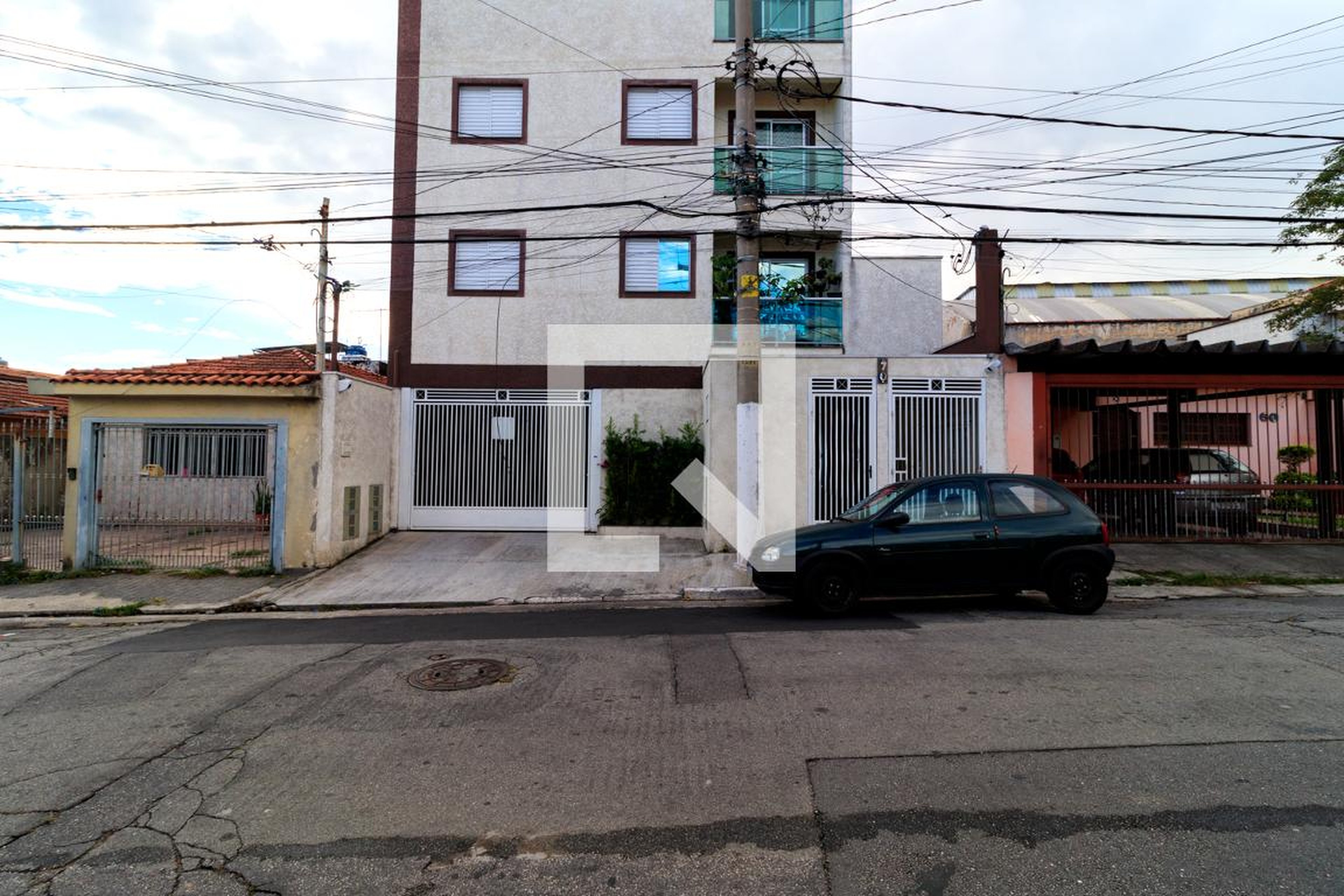 Fachada Condomínio em Rua Atos Ribeiro, 70