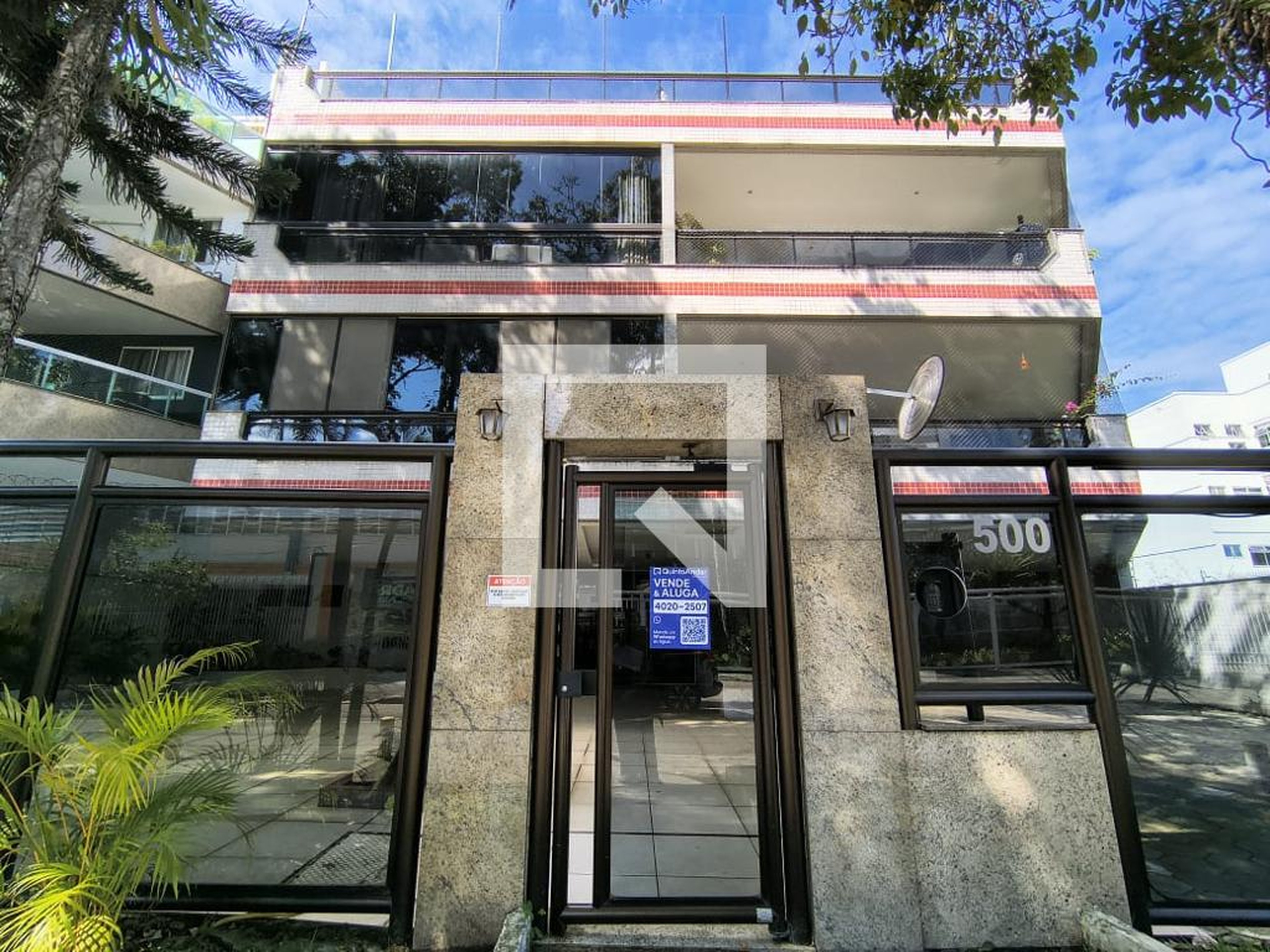 Fachada do Prédio Condomínio em Rua Almirante Ary Rongel, 500