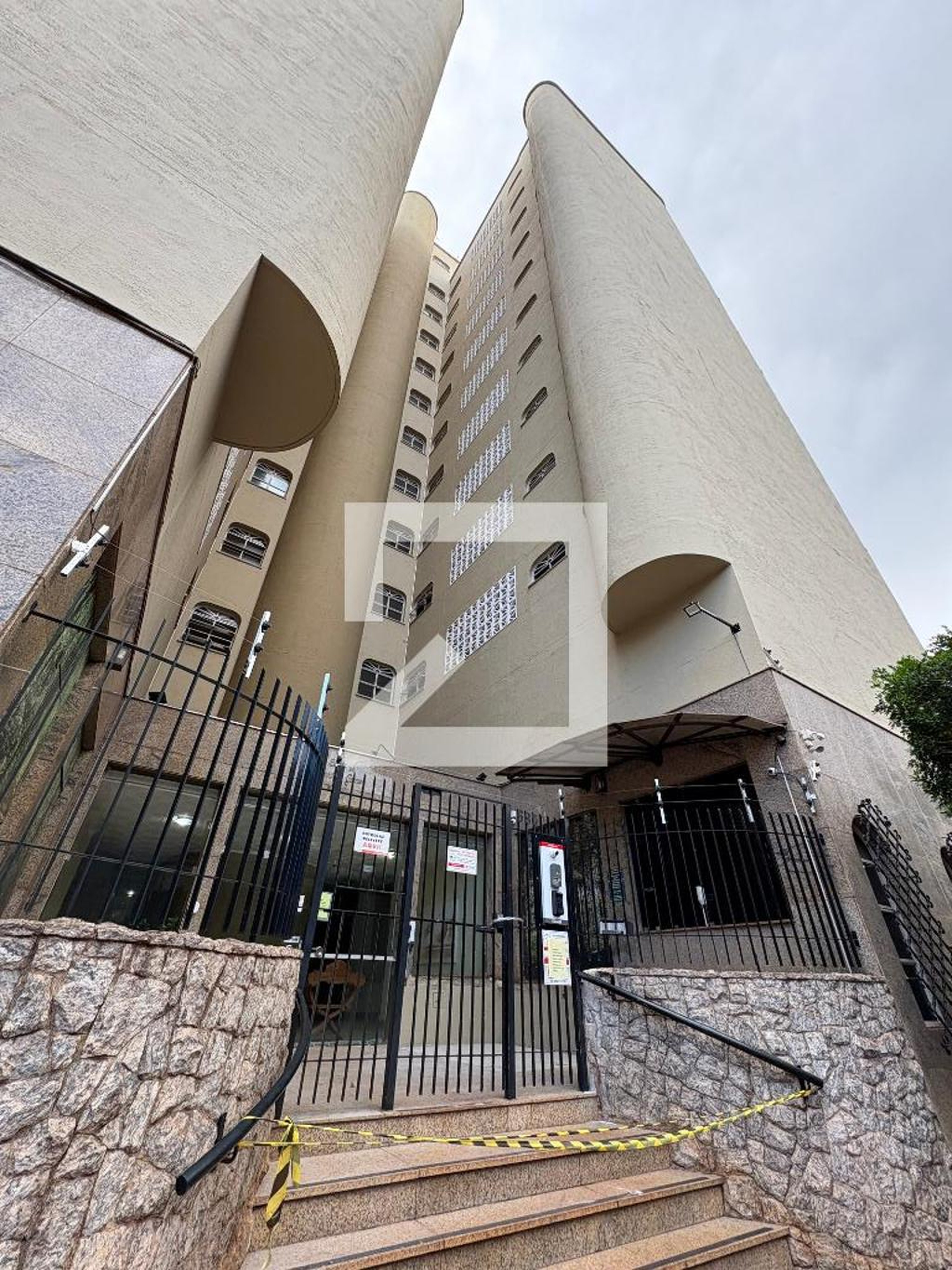 Fachada Condomínio Guilhermina Gomes