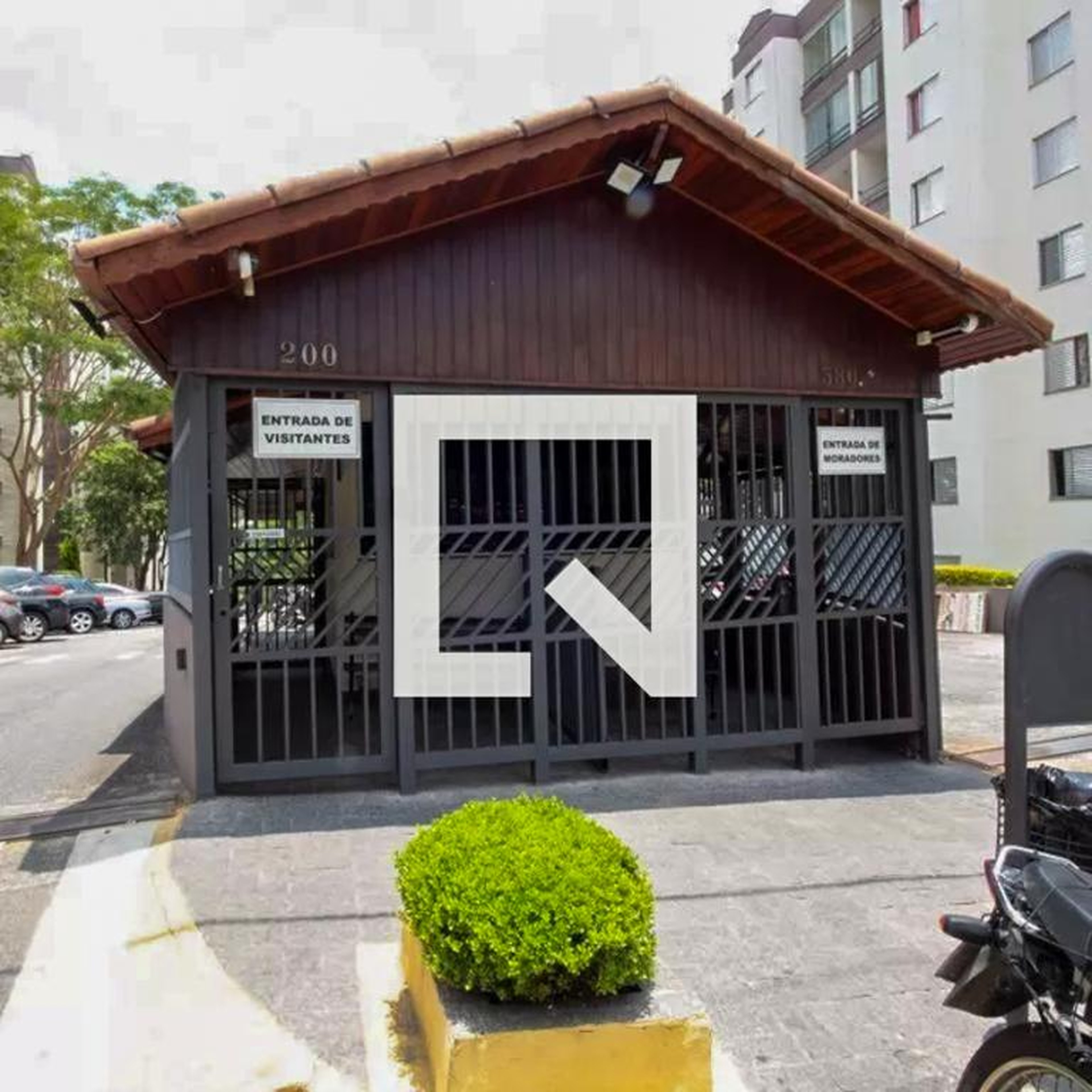 Fachada Condomínio em Rua João Guimarães Rosa, 200