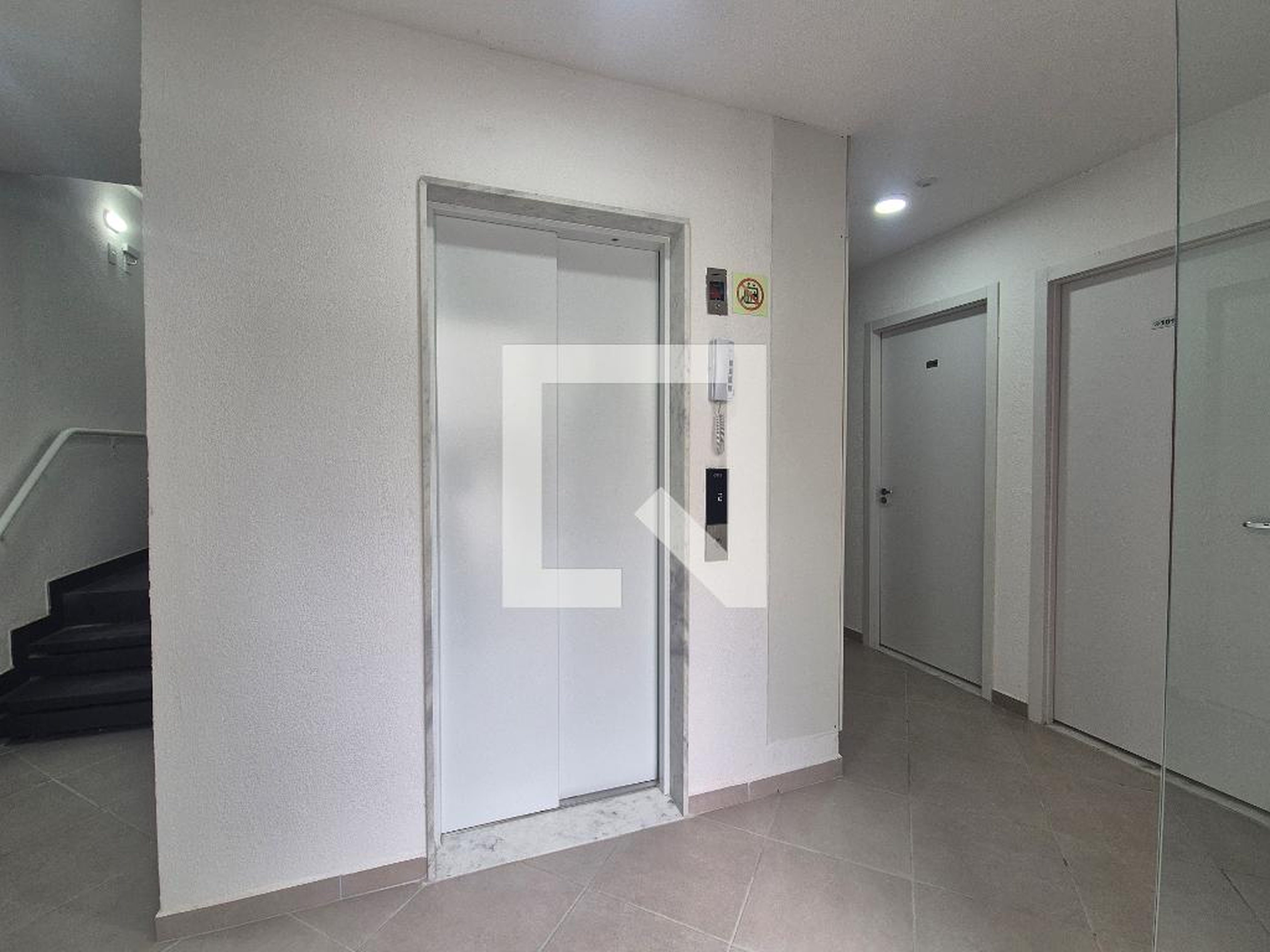Hall de entrada Condomínio em Estrada dos Bandeirantes, 2990
