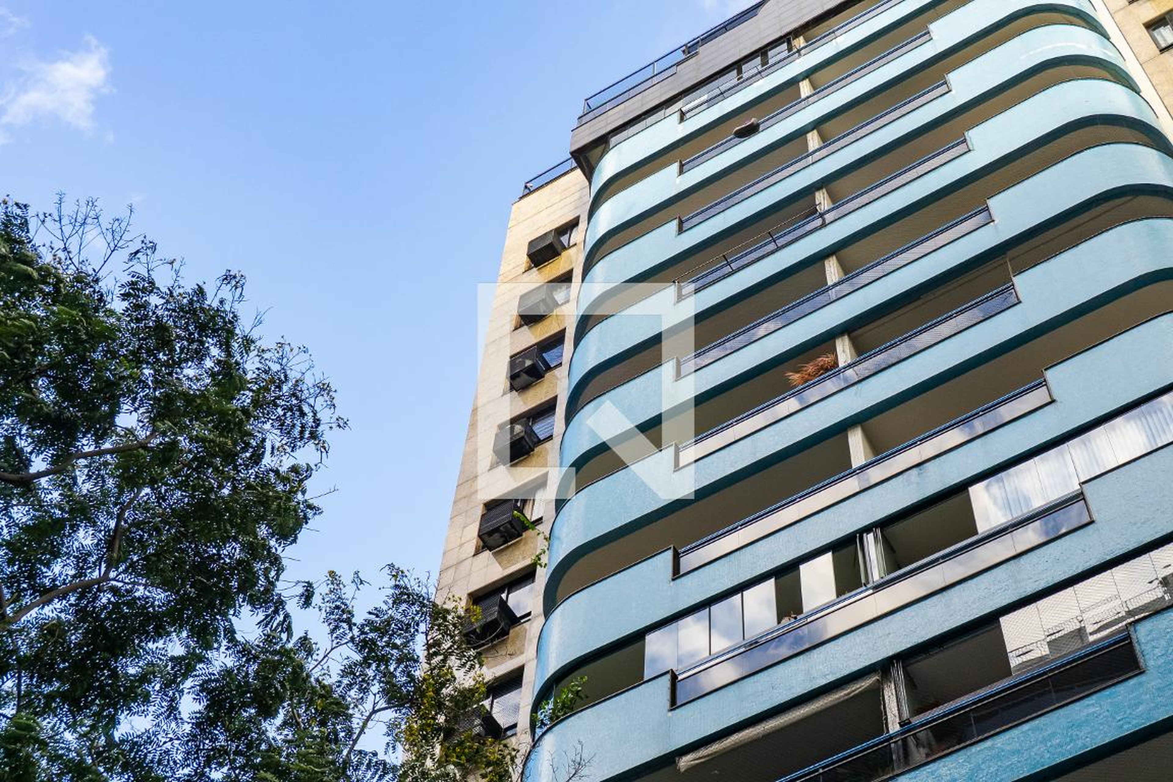 Fachada Condomínio Juan Miró