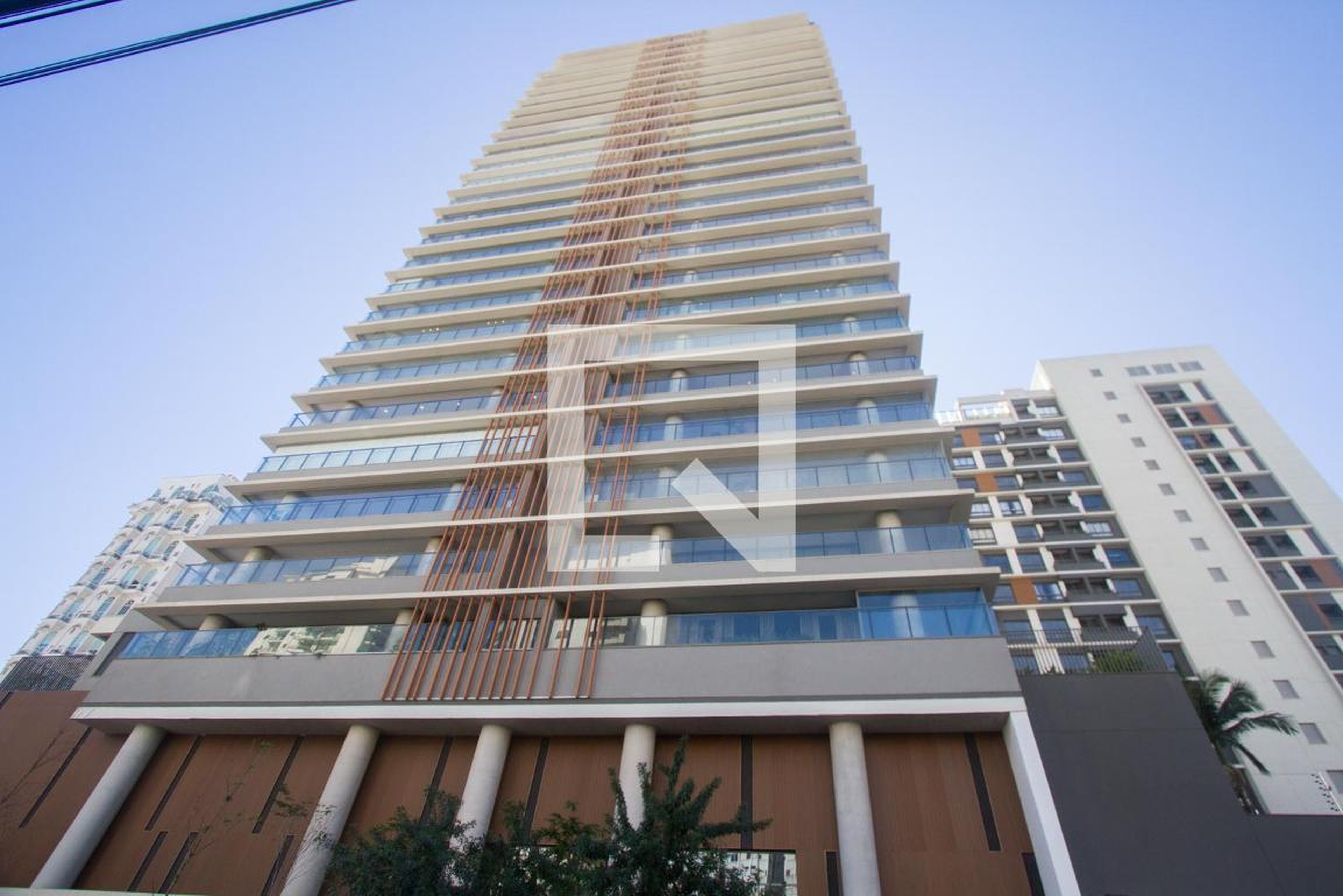 Fachada Condomínio em Rua Doutor Jesuíno Maciel, 152