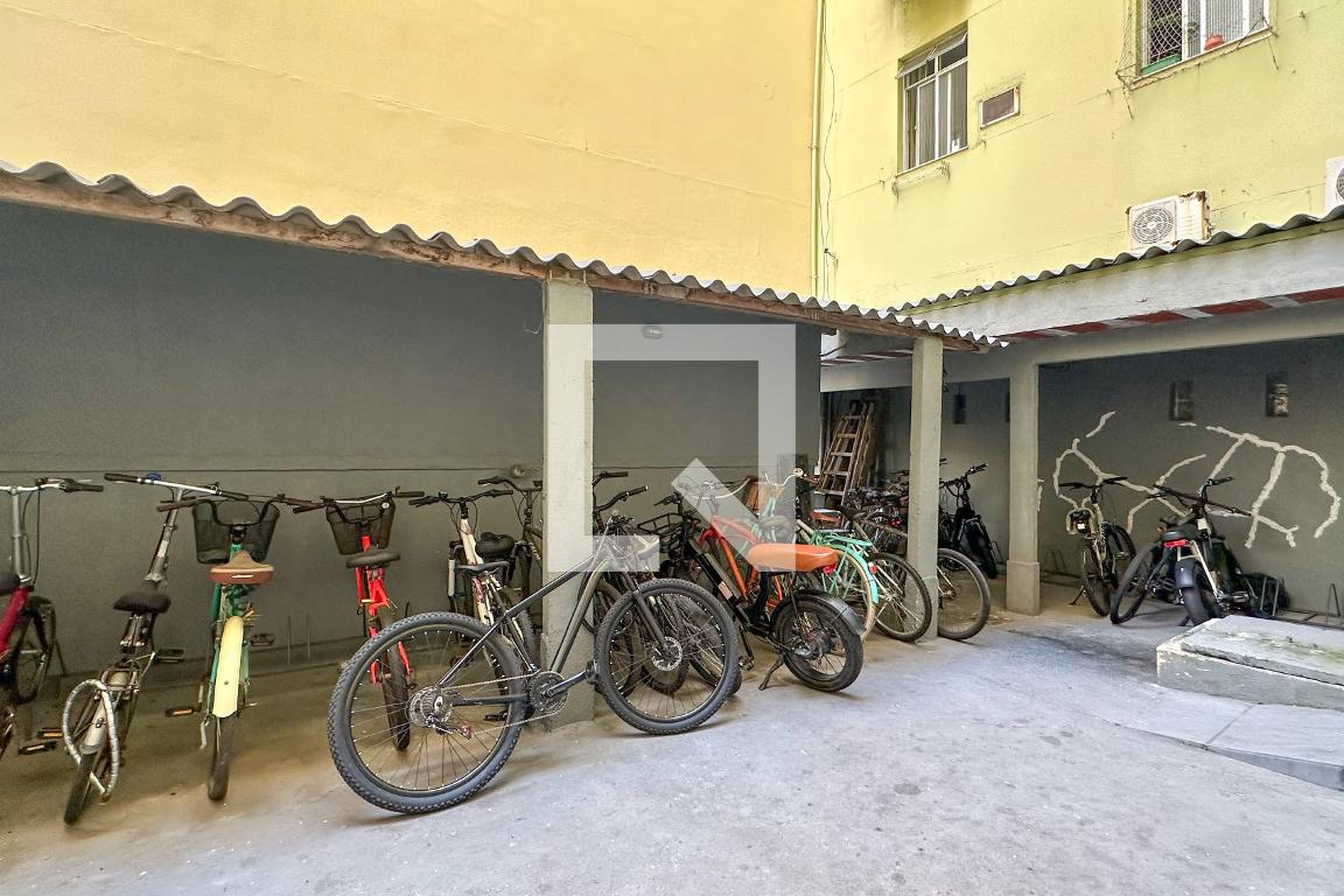 Bicicletário - Ed. Irara