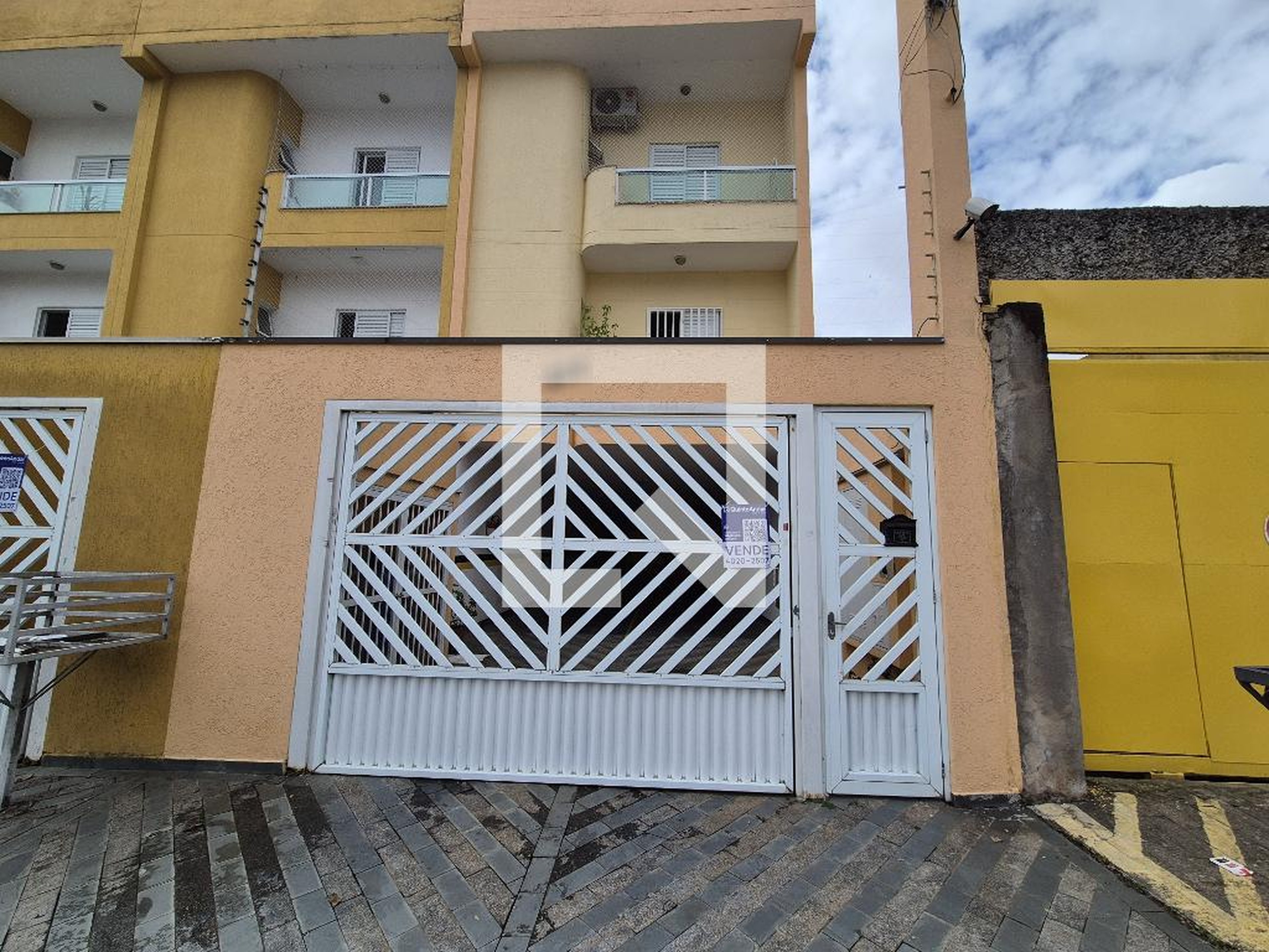 Fachada Condomínio em Rua Coroados, 203