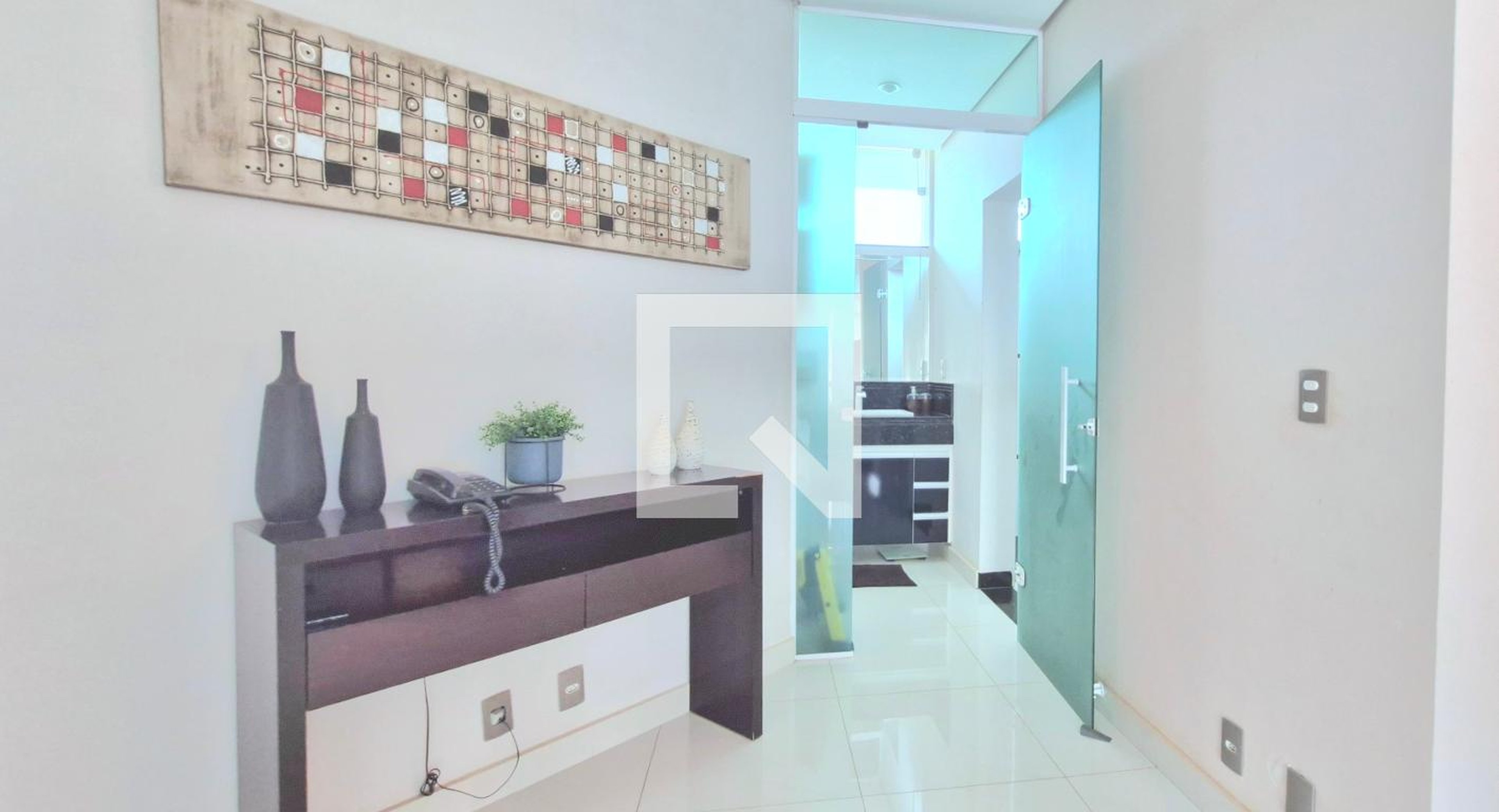 Hall de entrada Condomínio em Rua Condé Gomes de Souza, 190