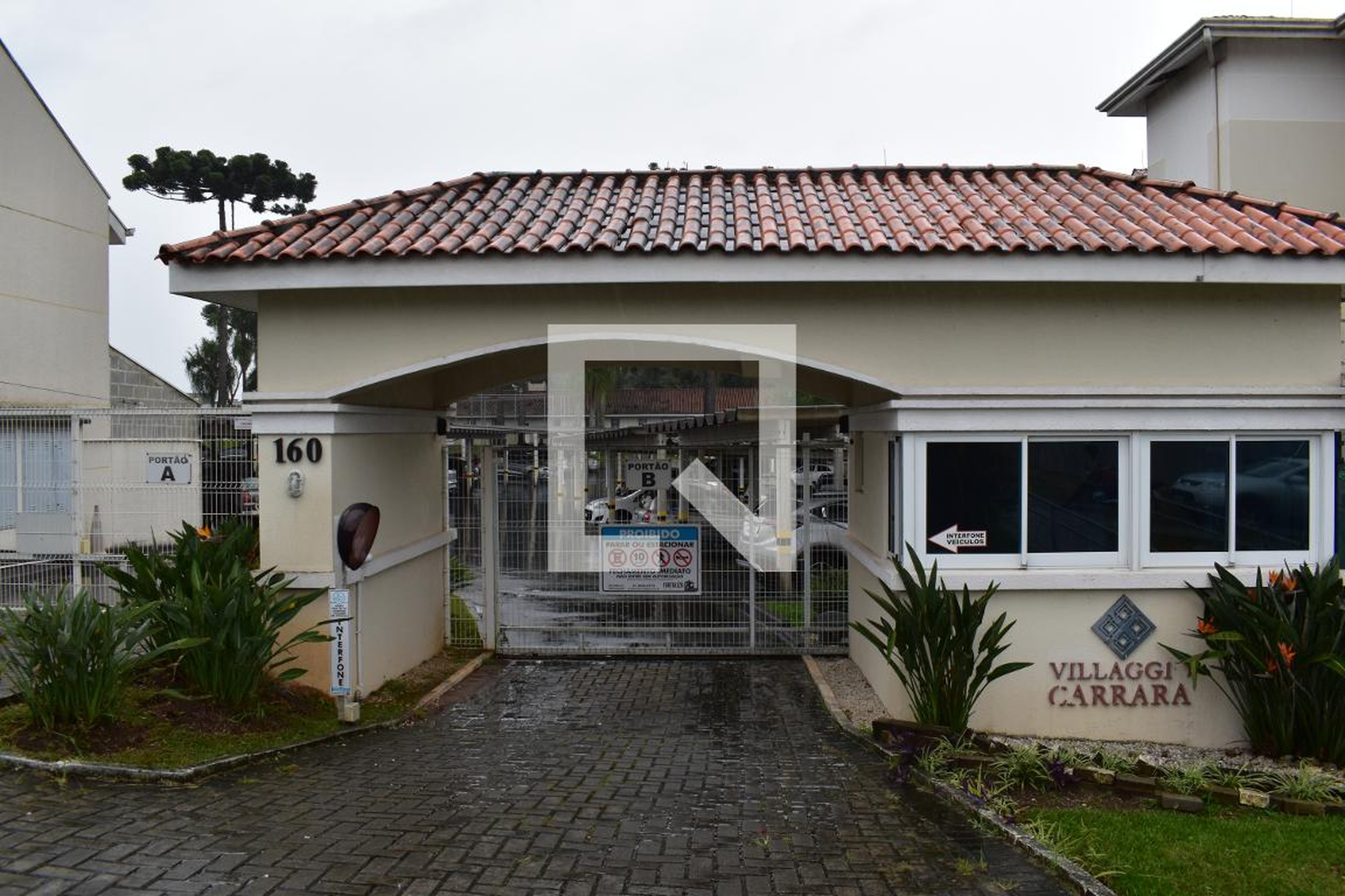 Fachada do condomínio Condomínio Villaggio Carrara