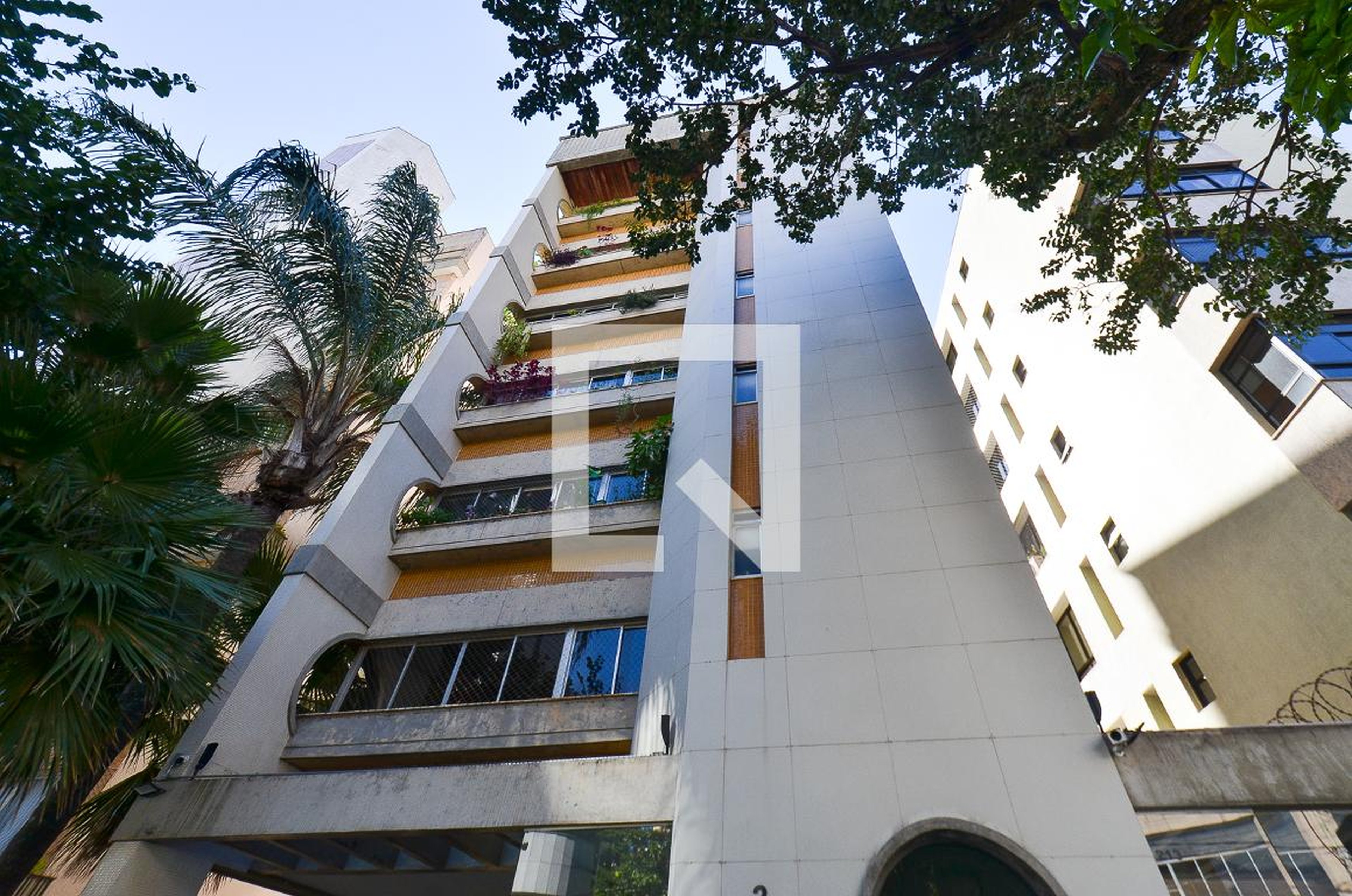 Fachada Condomínio em Rua Turibaté, 213