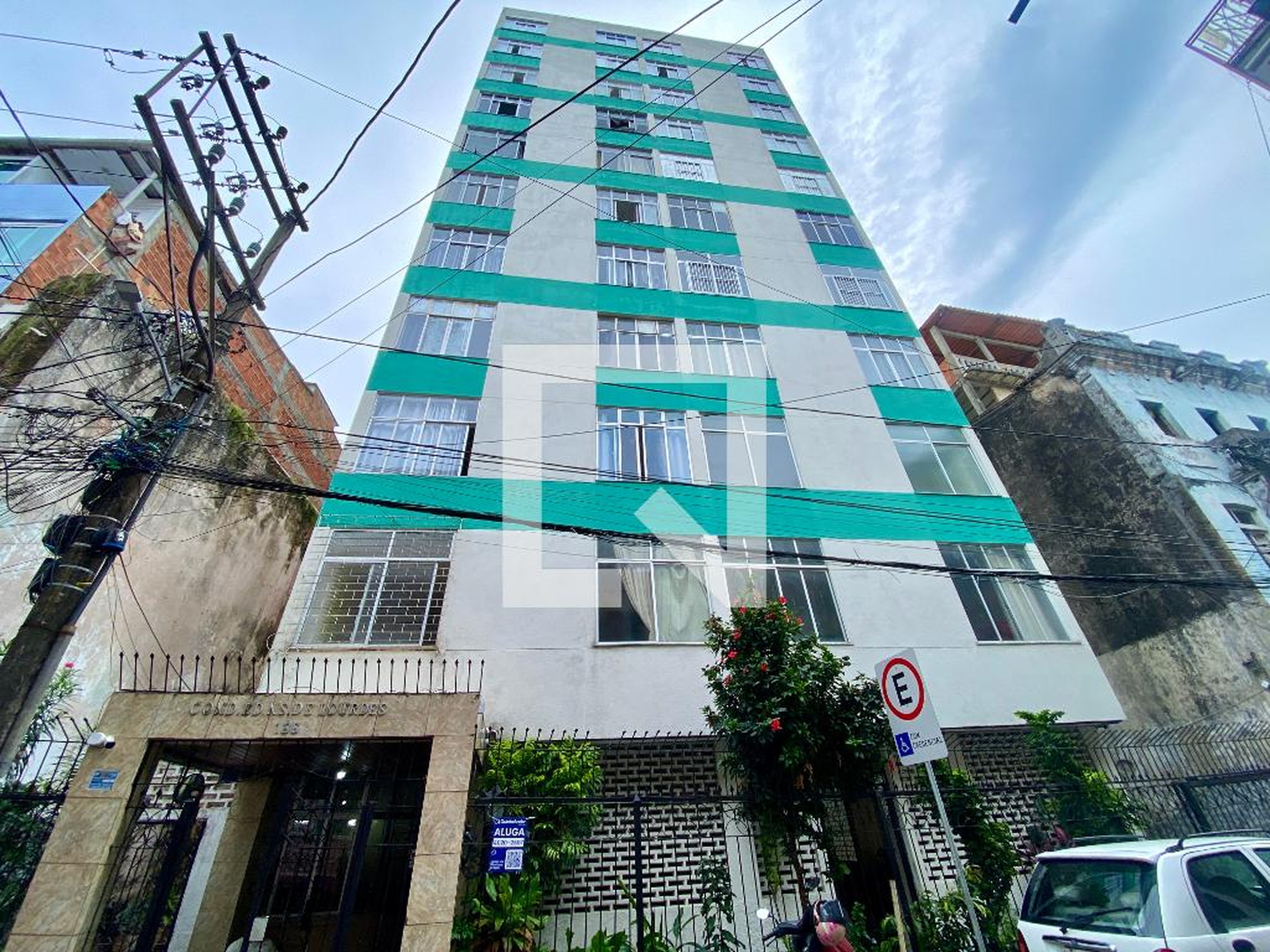 Fachada Condomínio em Rua Areal de Baixo, 136