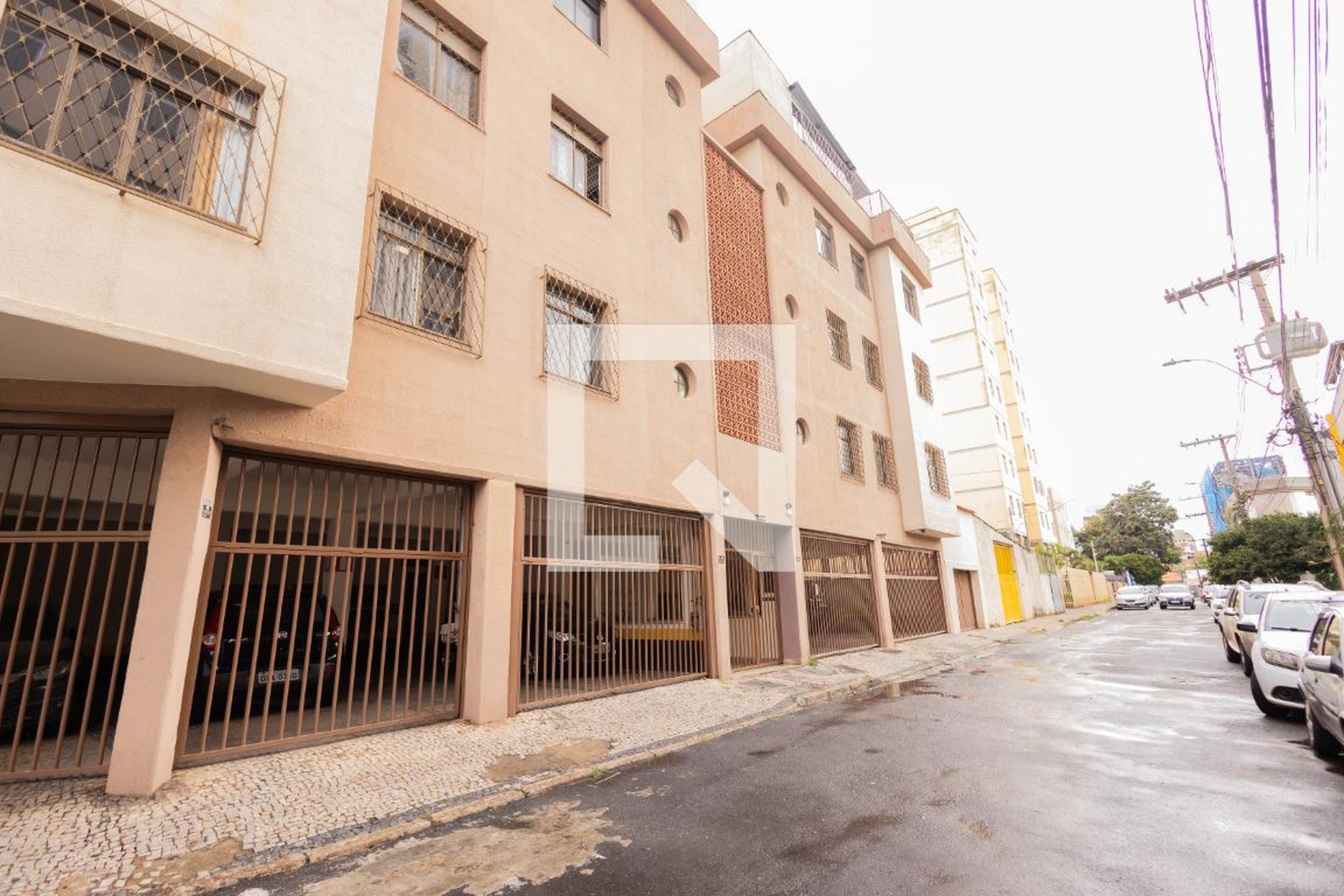 Fachada do prédio Condomínio em Beco das Oliveiras, 161