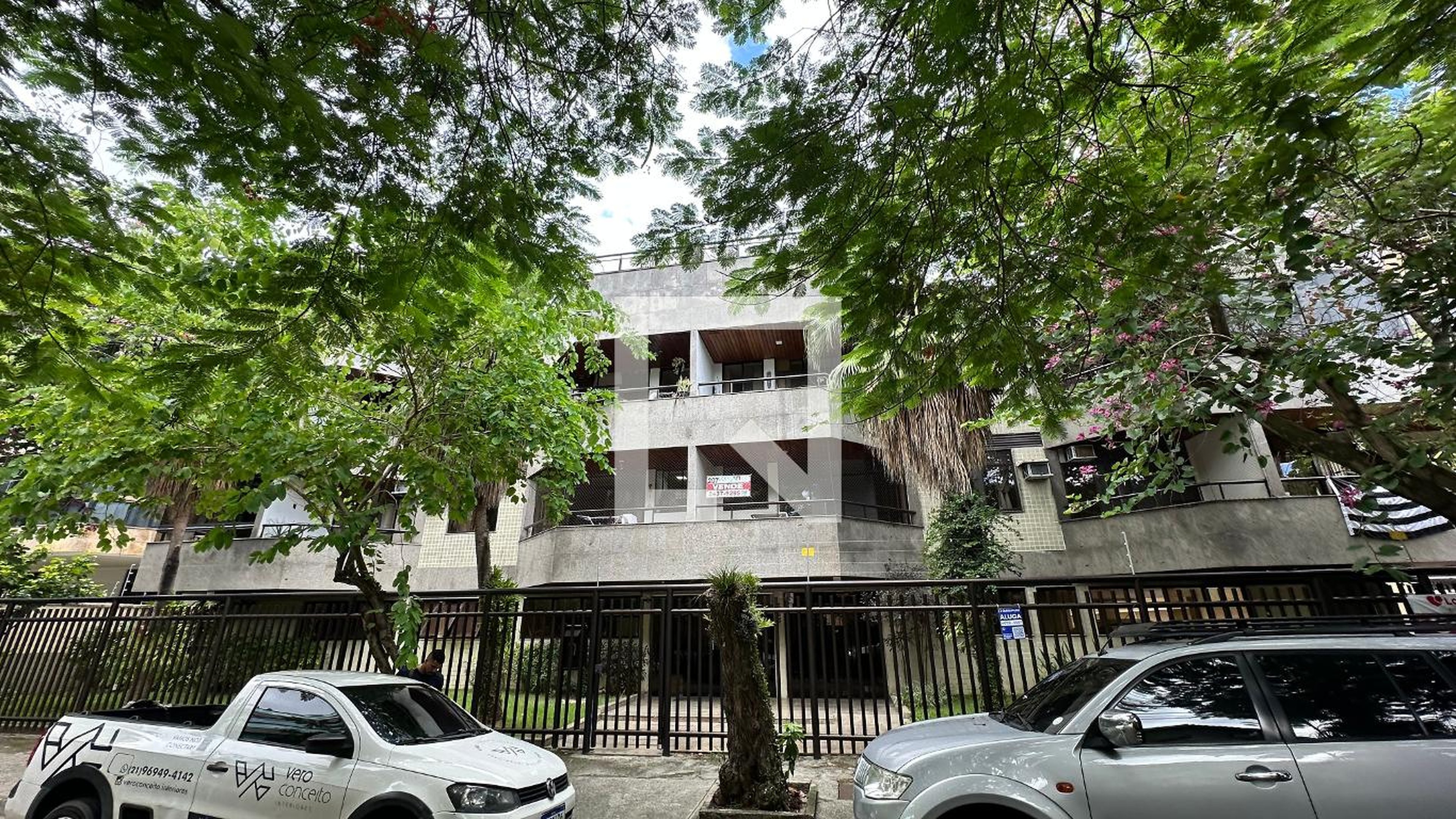 Fachada Condomínio em Rua Rabino Henrique Lemle, 323