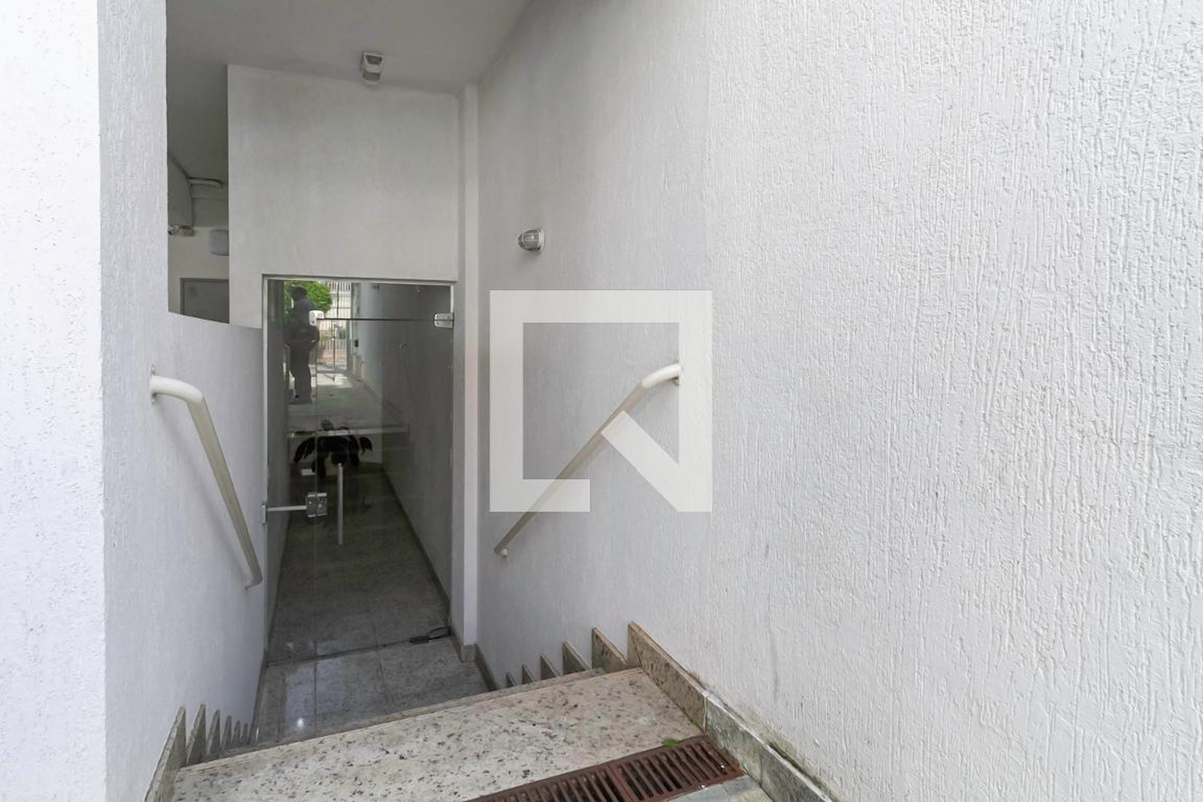 Entrada Condomínio em Rua Adma Saba Paiva, 61