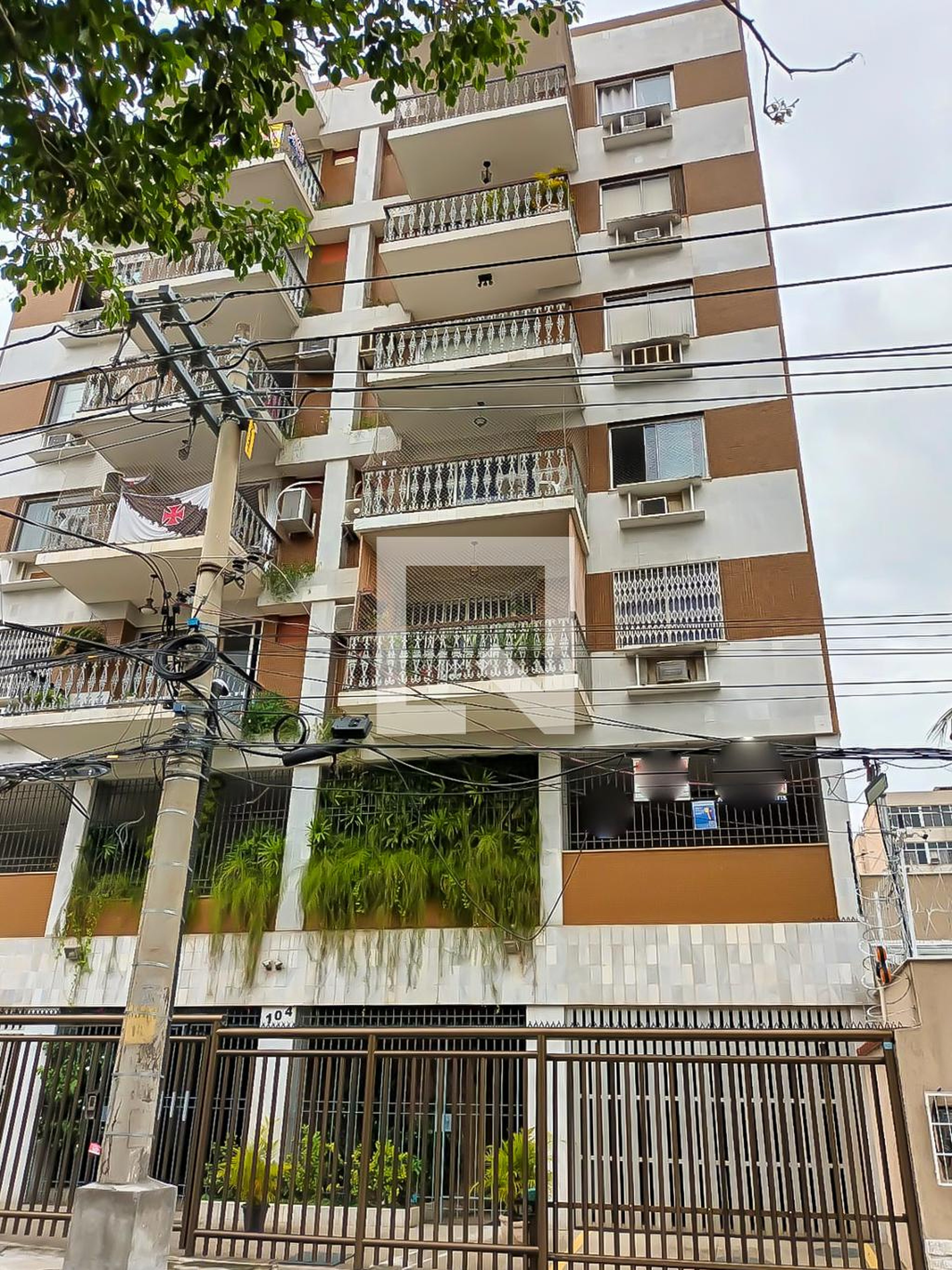 Fachada Condomínio em Rua Vilela Tavares, 104