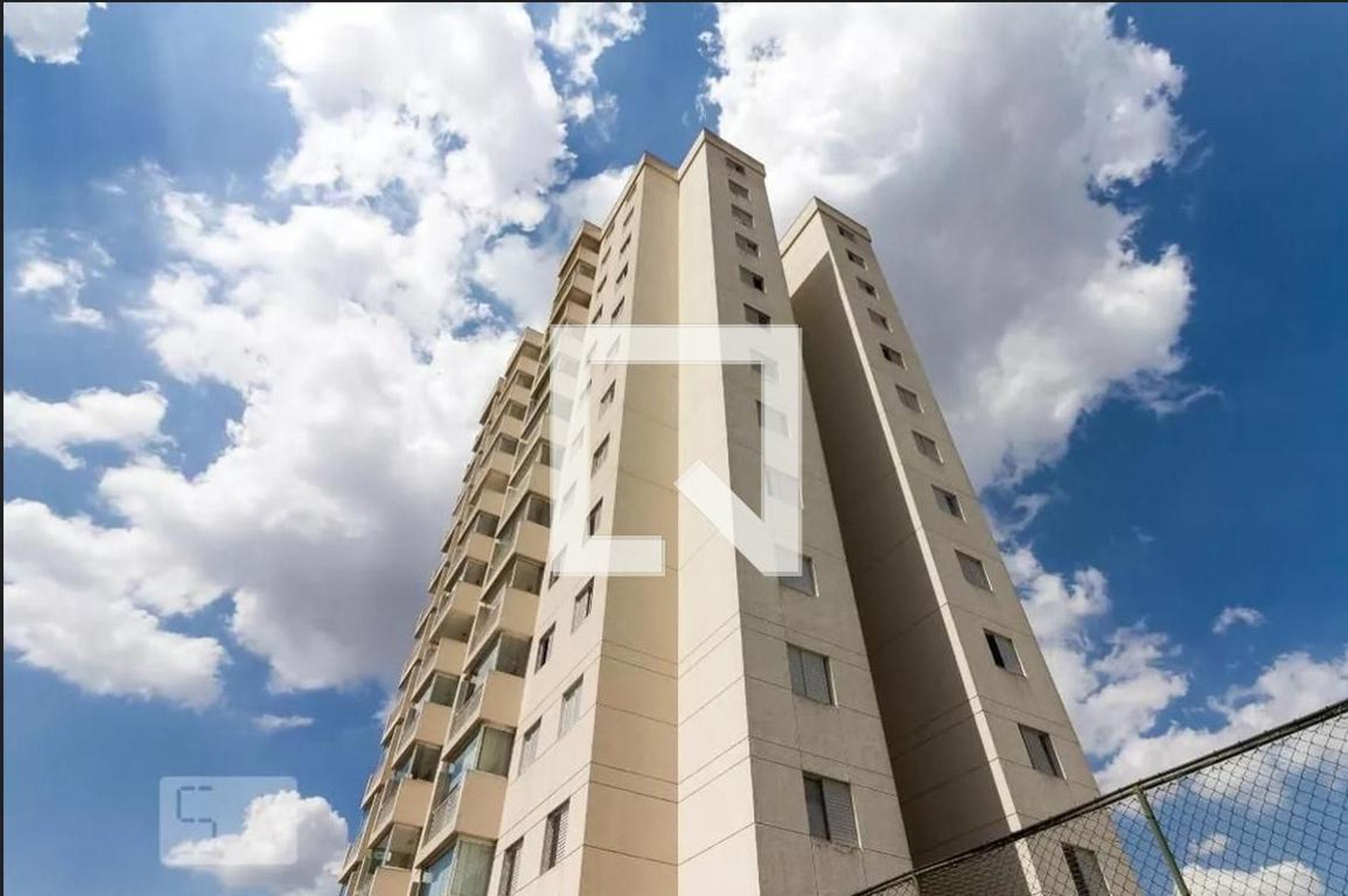 Fachada Condomínio em Rua Taubaté, 303