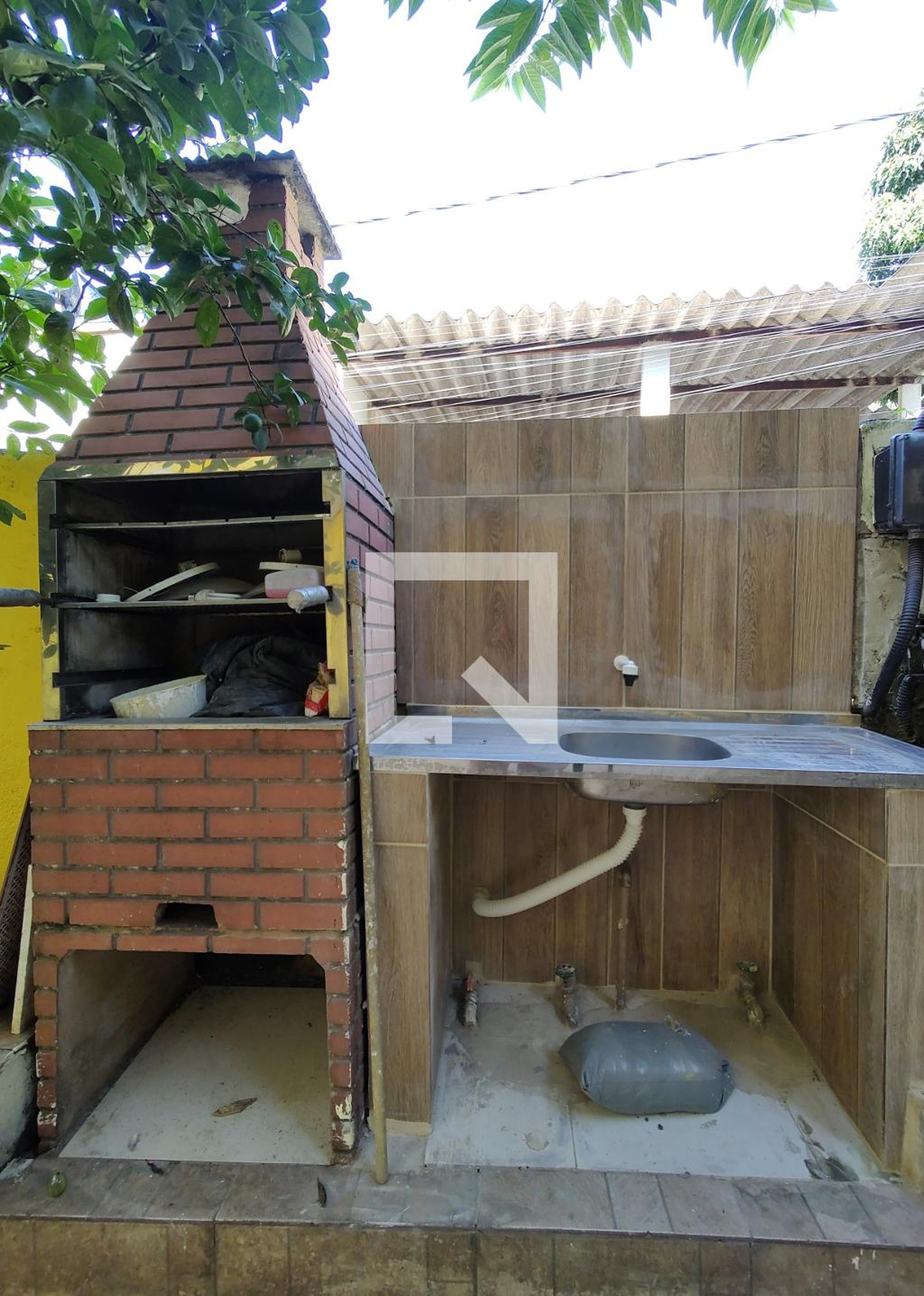 Churrasqueira Condomínio em Estrada Rodrigues Caldas, 2559