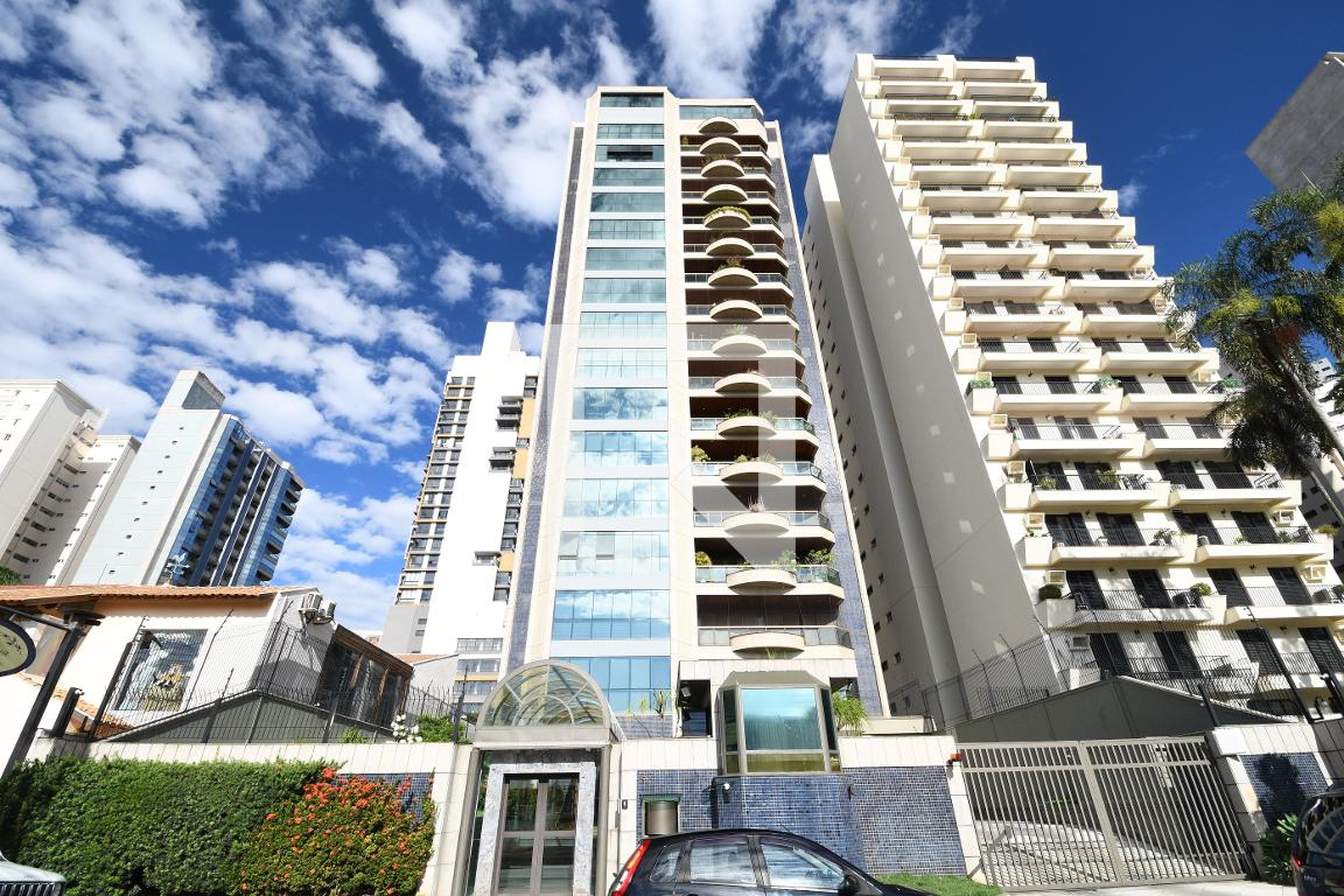 Fachada do Prédio Condomínio em Rua Maria Monteiro, 647