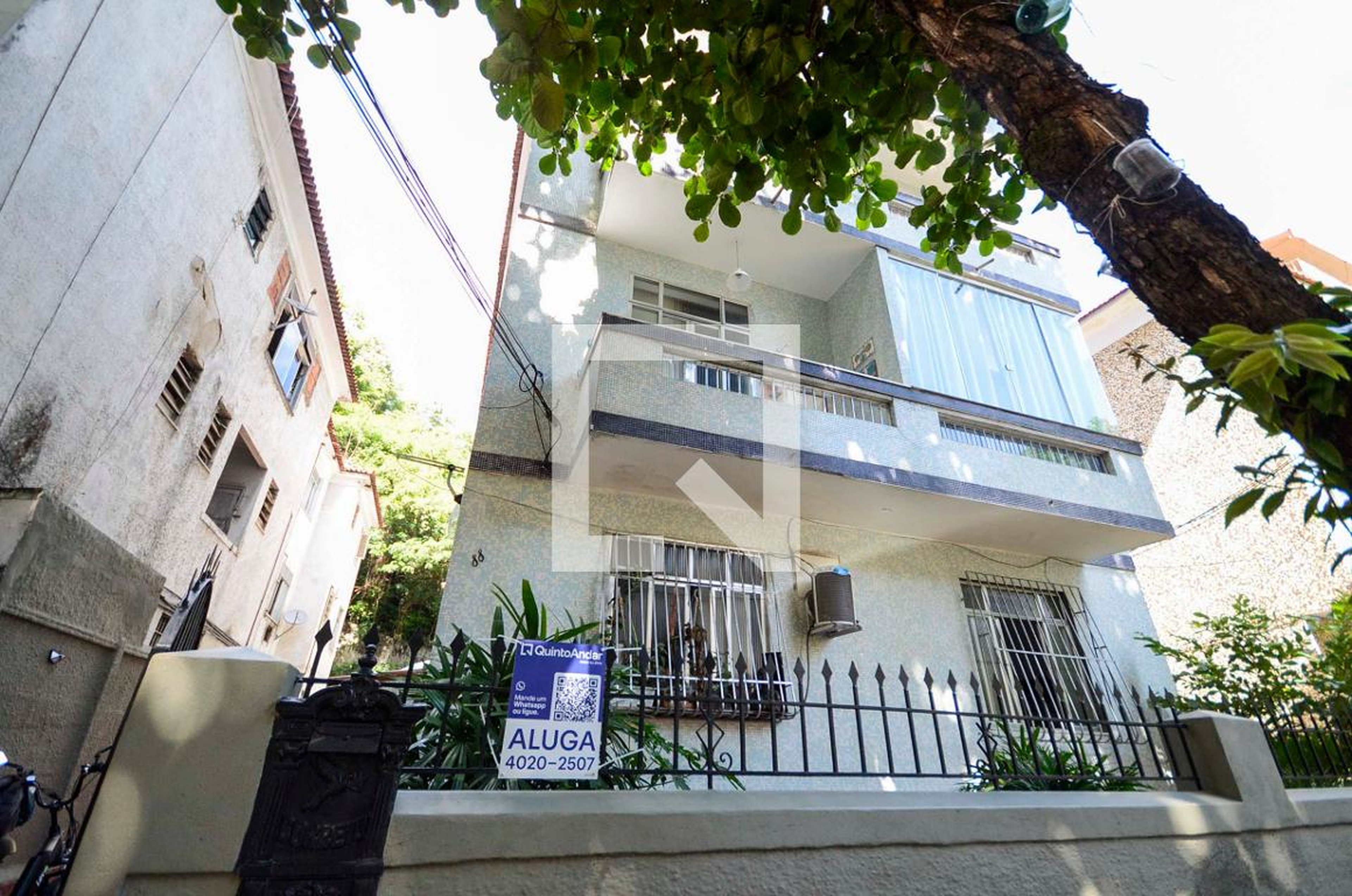 Fachada Condomínio em Rua Tenente Viêira Sampaio, 88